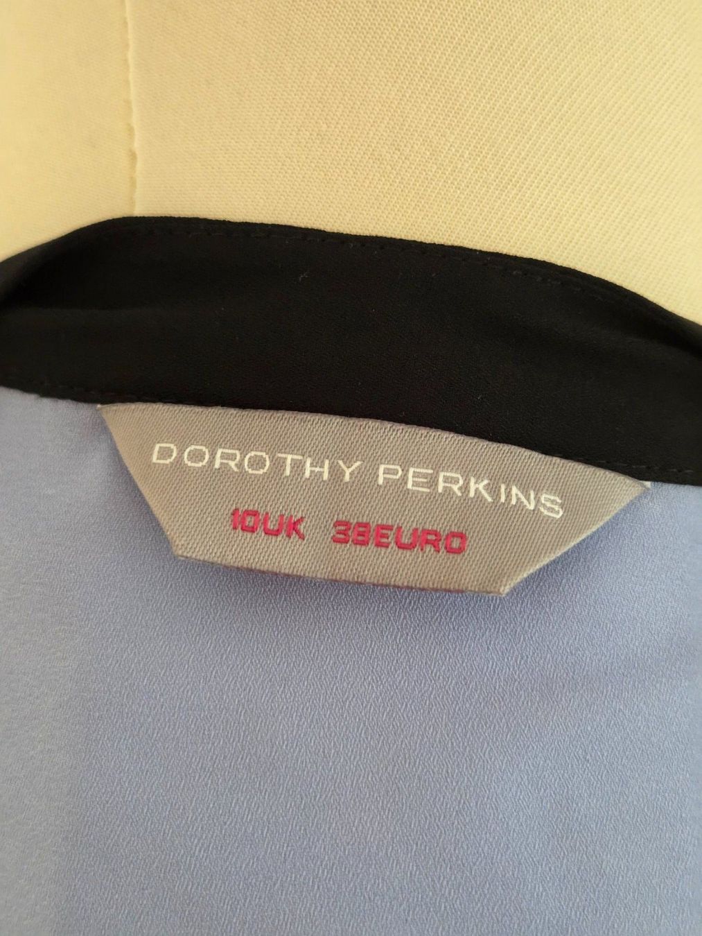 Dorothy Perkins Camicette: Bluse Dorothy Perkins – Usato da Wängi venduto da Bibo4. 8