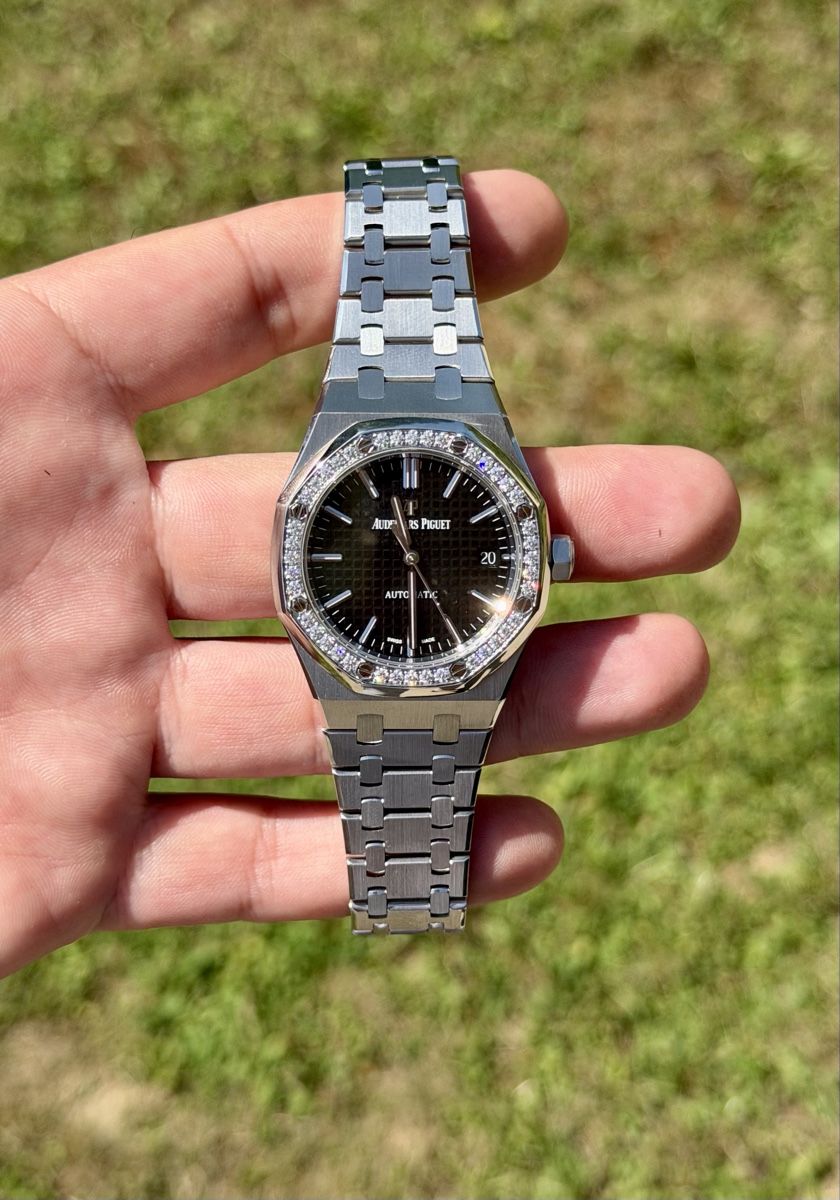 Audemars Piguet Orologi: Audemars Piguet Royal Oak 37mm Diamonds – Usato da Zürich venduto da WATCHROOM
