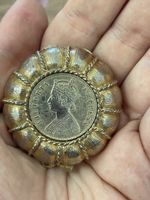 Estee Lauder compact coin Victoria Empress good condition