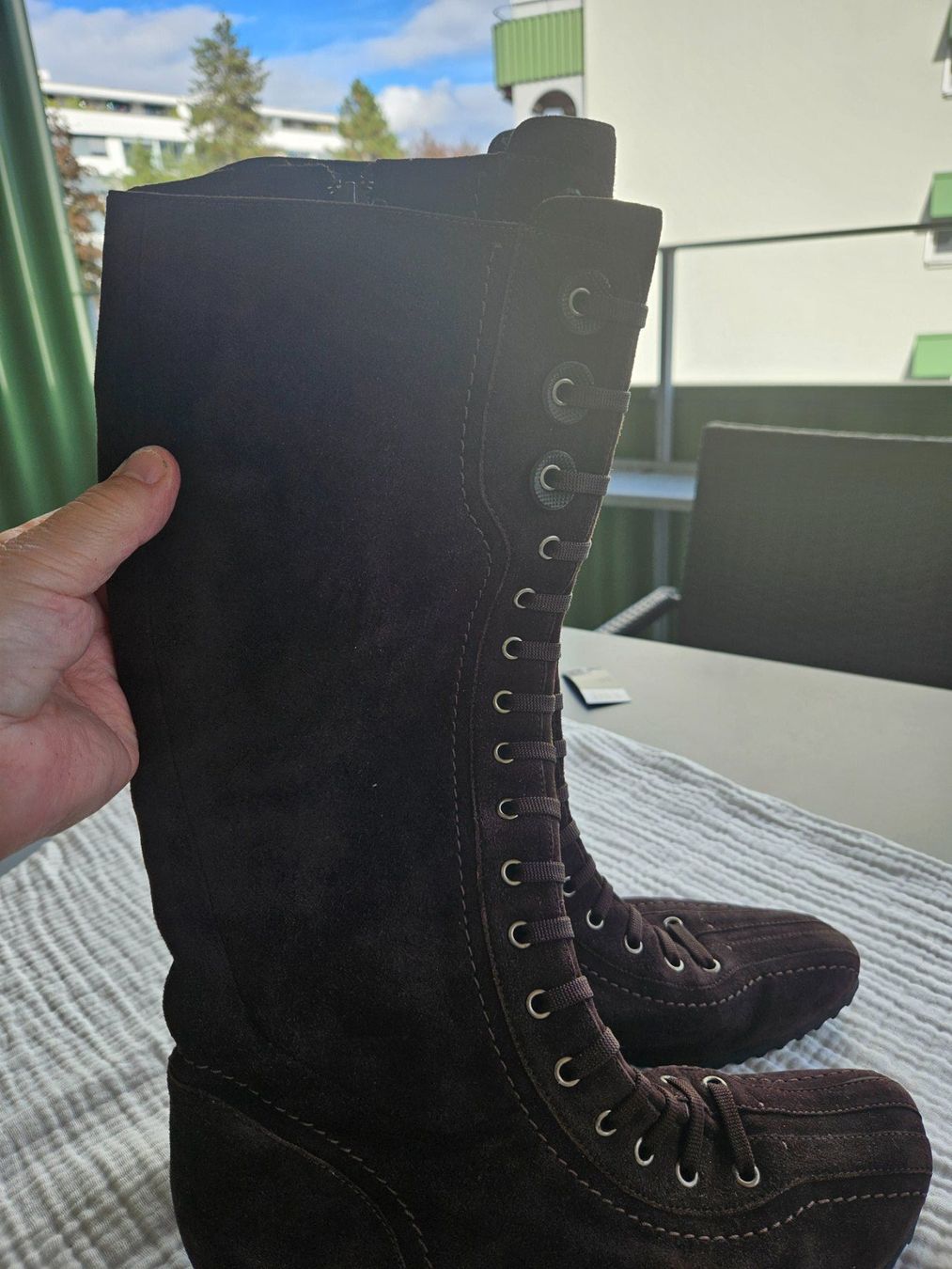Damenschuhe: Wildlederstiefel mit Reissverschluss – Gebraucht aus Basel von wurzelstein 1