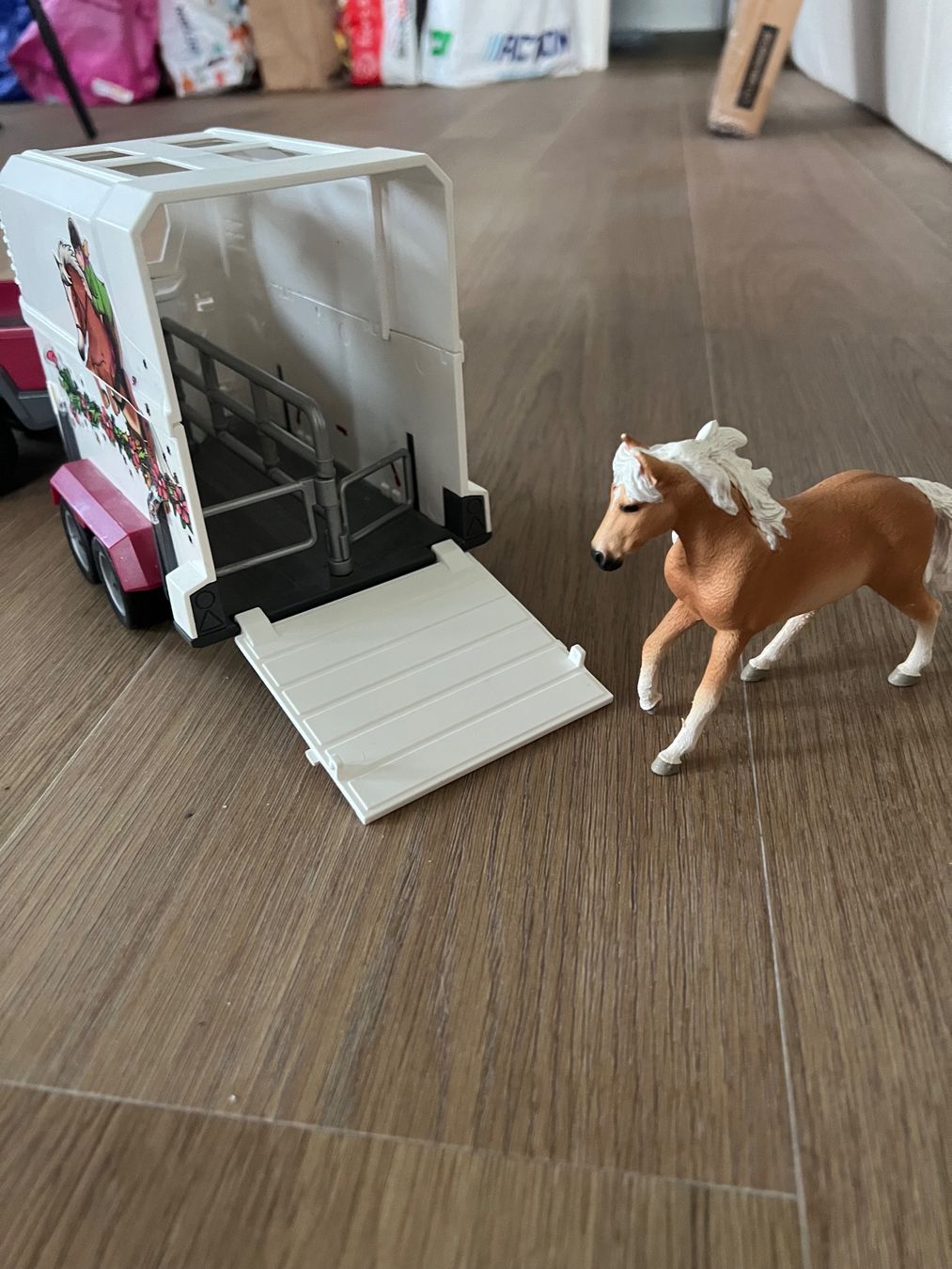 Schleich Giocattoli: Camionnette et remorque à chevaux Schleich – Usato da St-Imier venduto da Wollyu 1