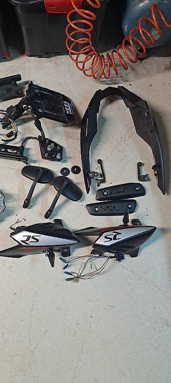 Strada: Pièces triumph street triple 765 rs – Usato da La Chaux-de-Fonds venduto da phi_5mrl 2