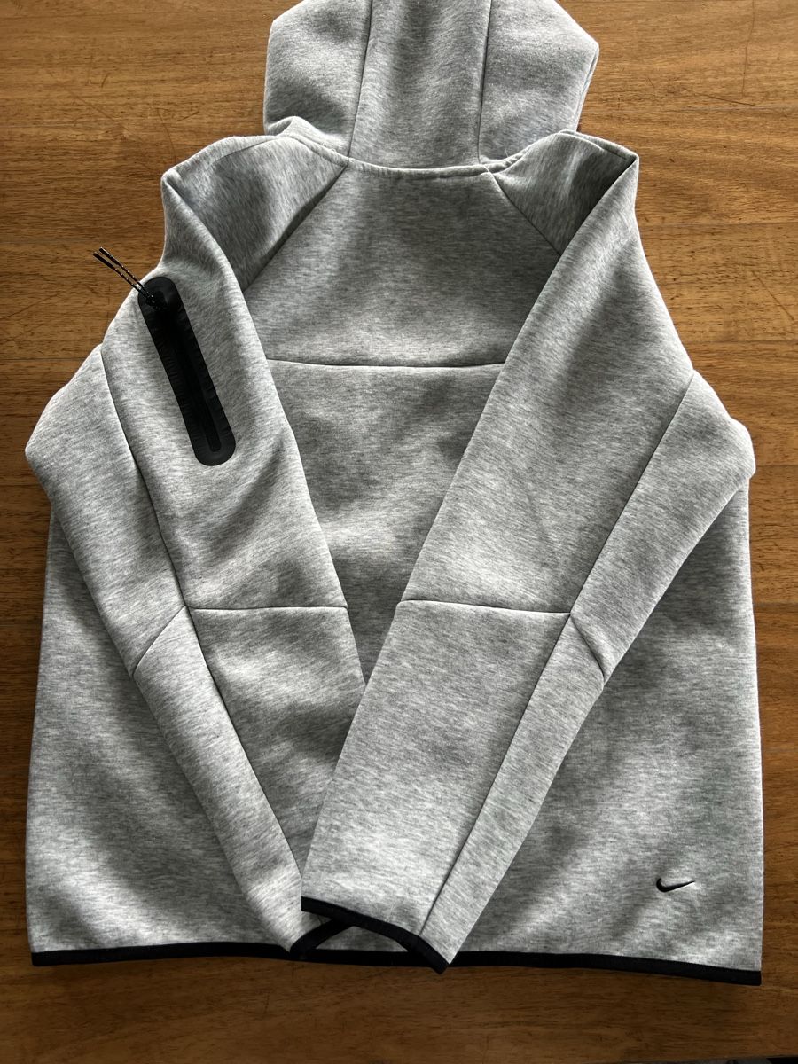 Nike Jacken: Nike Tech Fleece Grey Size XL – Gebraucht aus Appenzell Steinegg von Cari-Belle 4