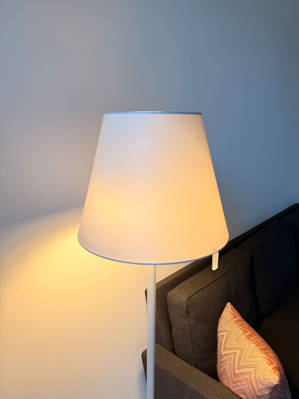 Artemide Lampen: Artemide Melampo Stehleuchte / Stehlampe – Gebraucht aus Kilchberg ZH von atn_99xt 2