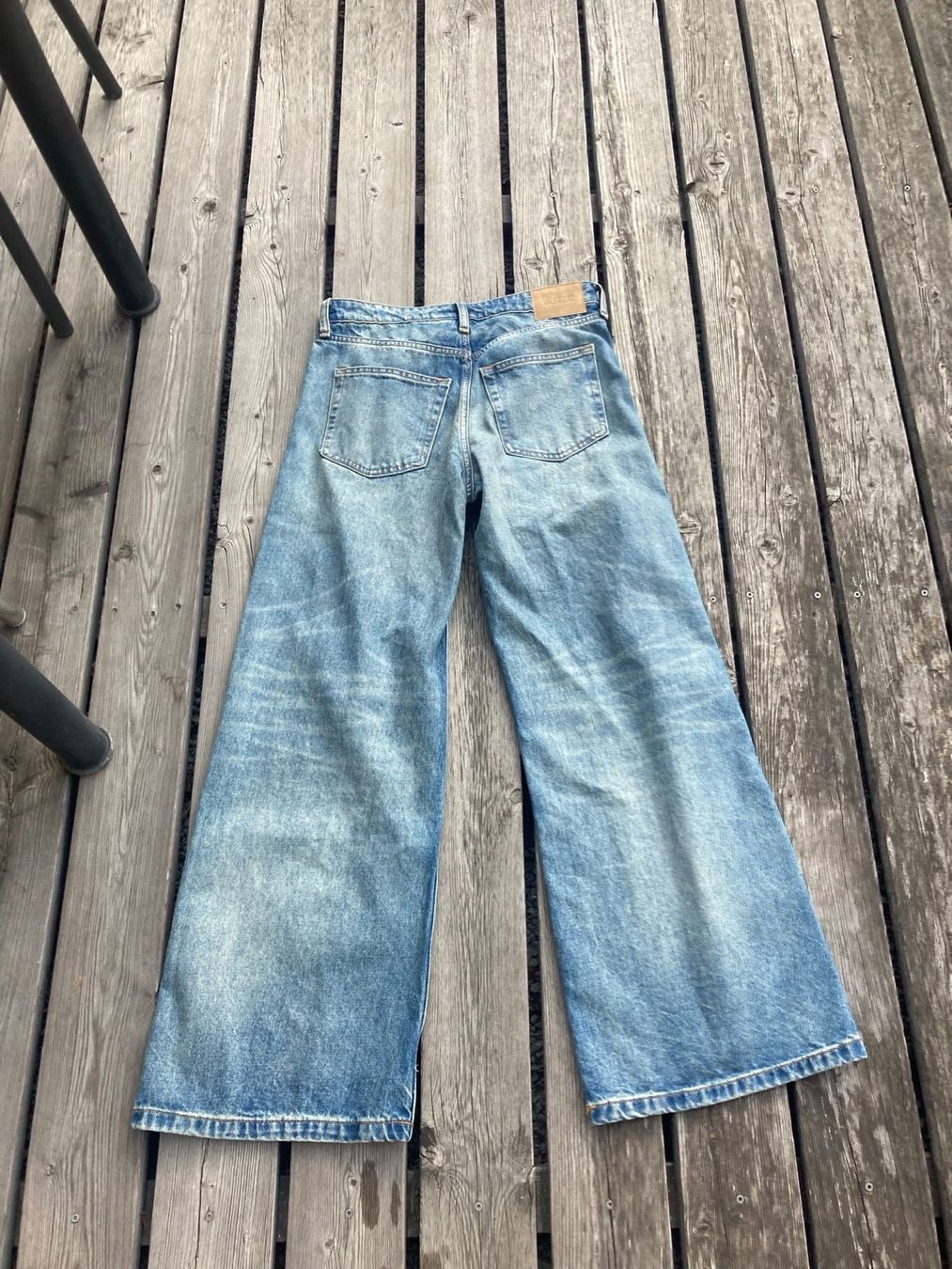 Weekday Jeans: Weekday Jeans weite Bein – Usato da Wädenswil venduto da Pixie_ 1