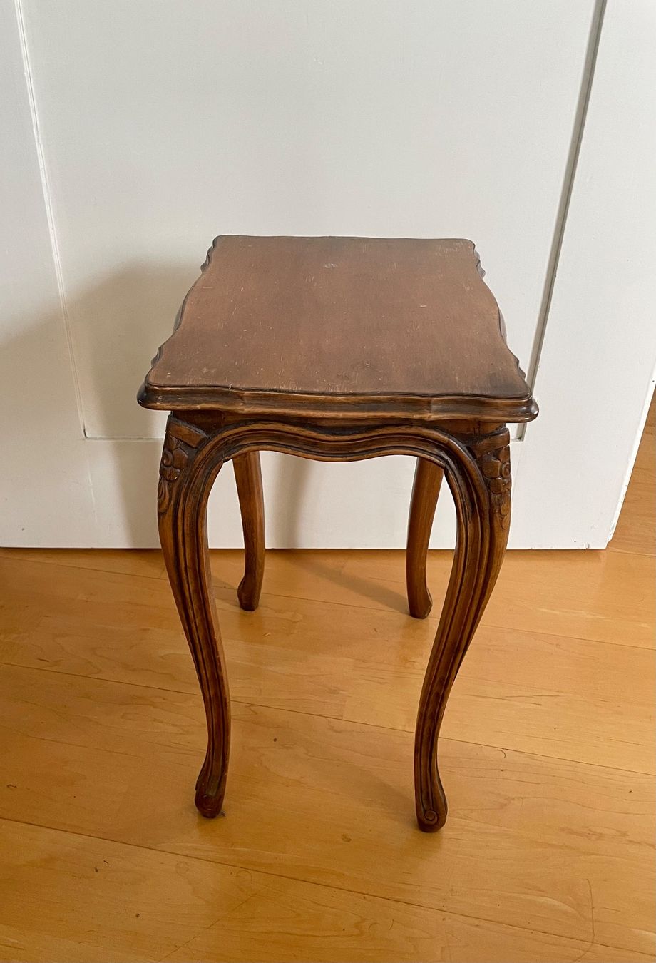Tavoli: Jugendstil Holztischchen Beistelltisch – Usato da Altdorf UR venduto da zar_fcd6 1