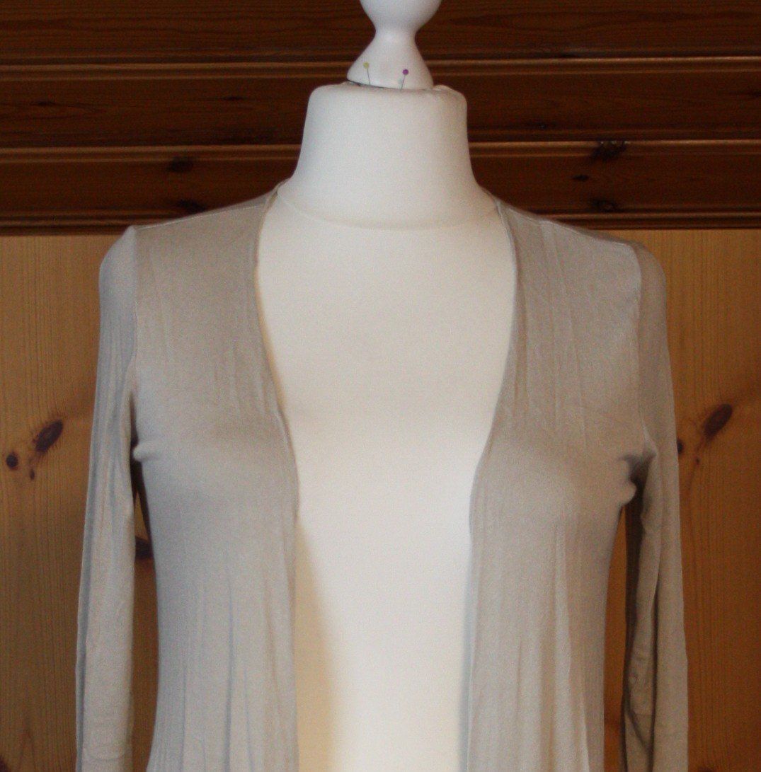 Giacche: Strick - Jacke mit Voile-Saum beige Gr. L – Usato da Flüelen venduto da Diversicum-Textil 3