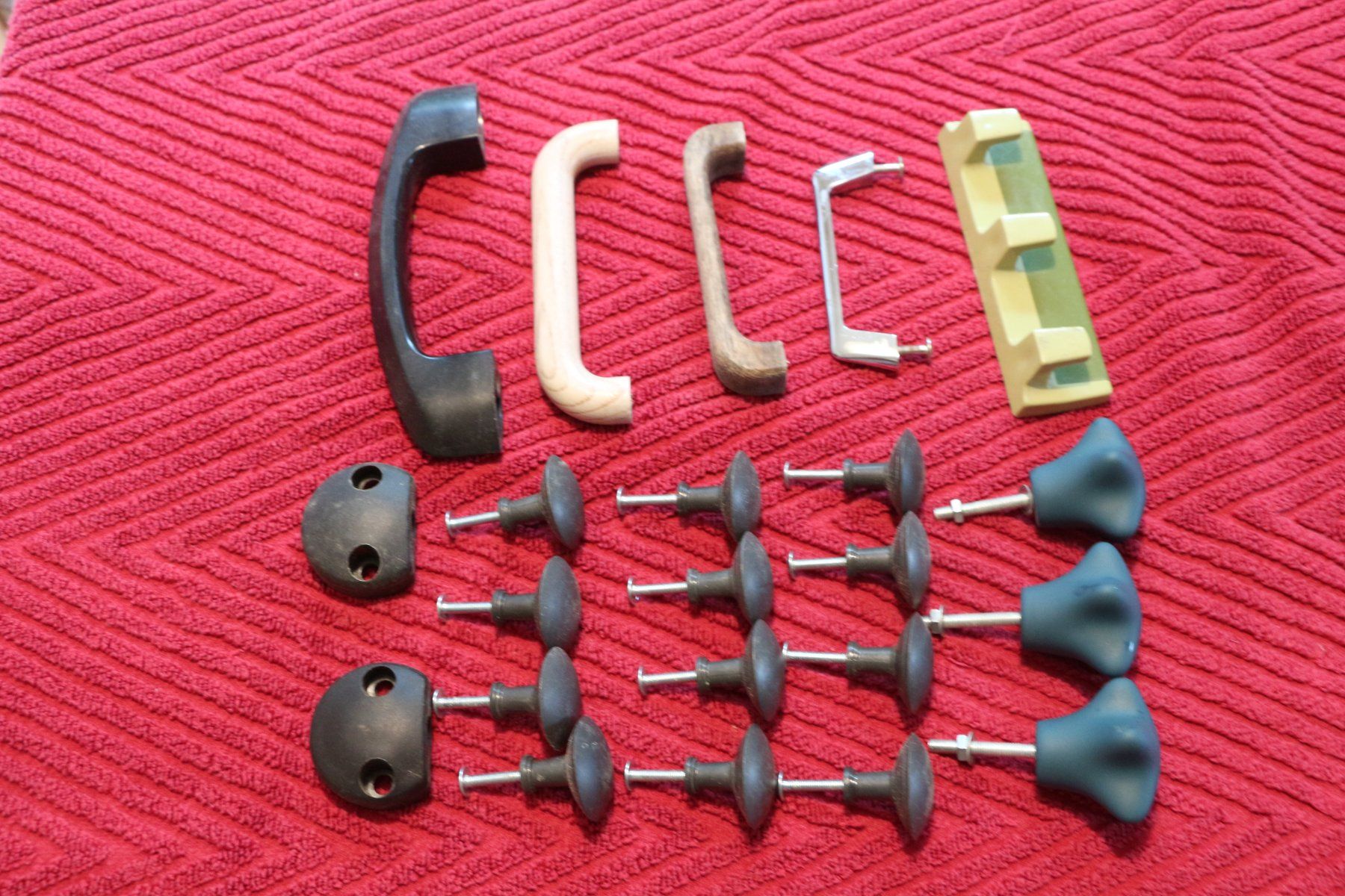Eisenwaren: Griff und Knöpfe Sammlung, Möbelgriffe, Vintage Design – Gebraucht aus Ennetbaden von carlo43 2