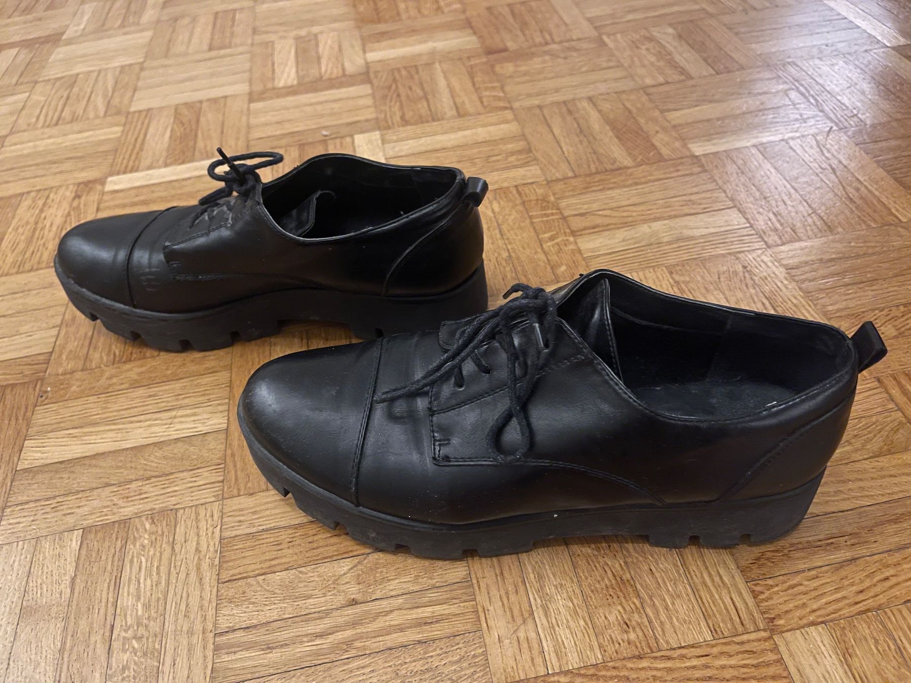 Damenschuhe: Schwarze Schnür Schuhe Gr. 41 - CATWALK – Gebraucht aus Basel von La_Serenade