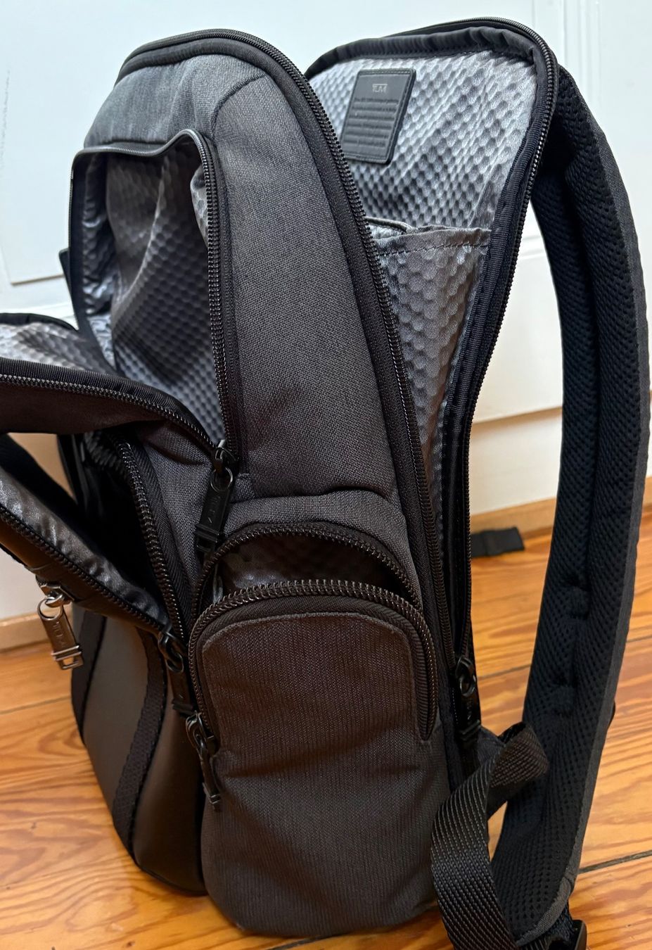 Tumi Zaini: TUMI Rucksack Nellis, NEU – Usato da Bussigny venduto da Oberschan67