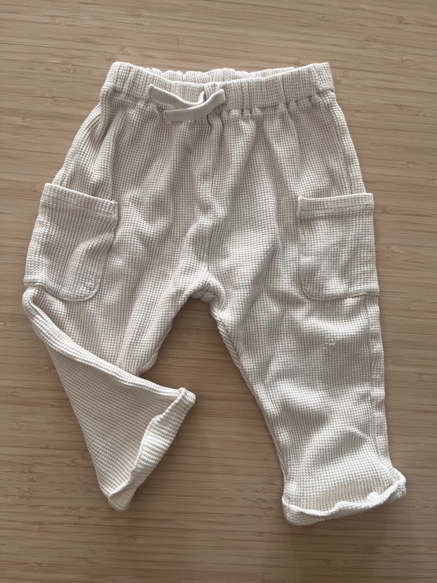 H&M Pantaloni: Pantalon bébé H&M léger, taille 86 – Usato da Cossonay-Ville venduto da Venusa09