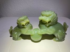 traditionelle chinesische Shishi-Löwen aus grüner Jade