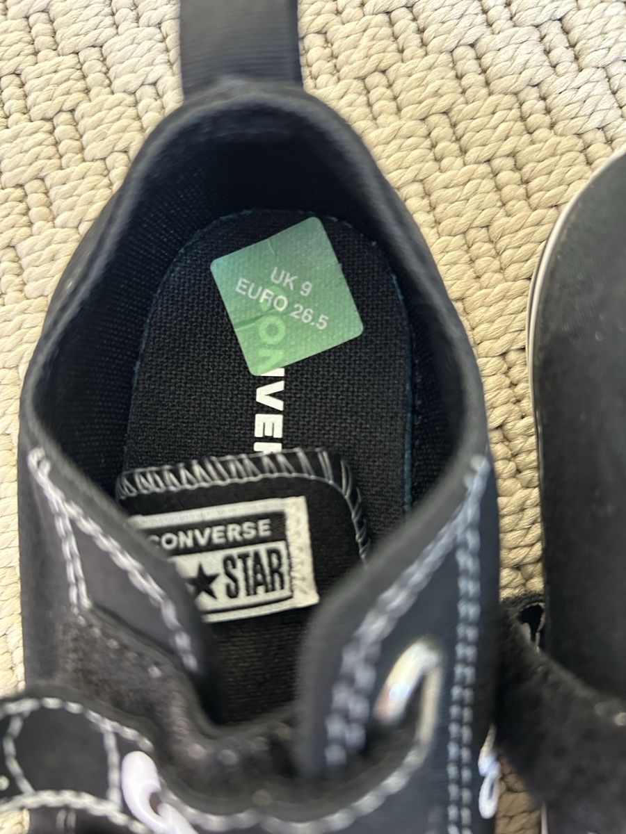 Converse Scarpe per ragazzi: Converse Kinder Schuhe schwarz Grösse EU 26.5 gut erhalten – Nuovo (secondo la descrizione) da Zürich venduto da mar_d7zz 1
