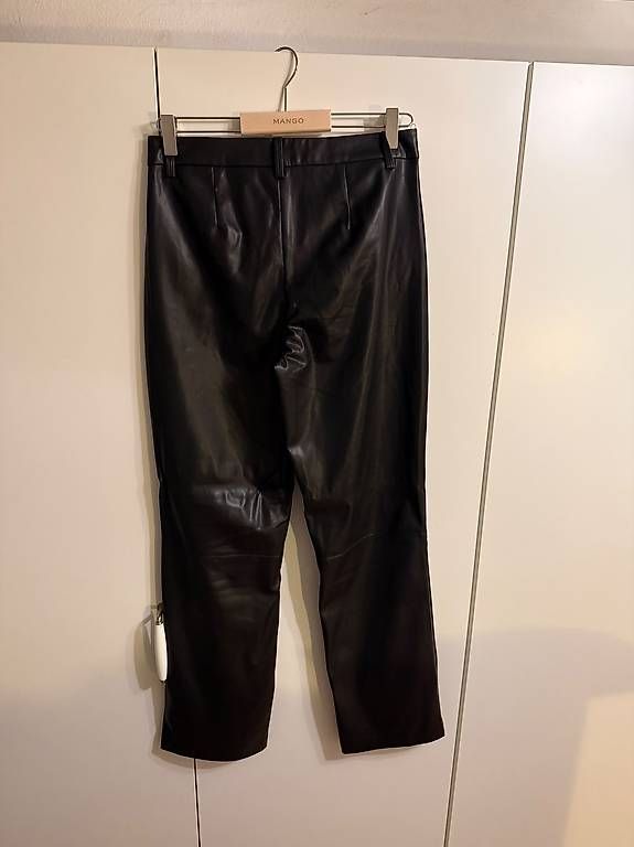 Hosen: SCHWARZE KUNSTLEDERHOSE – Neu und originalverpackt aus Niederhelfenschwil von Mileko 1