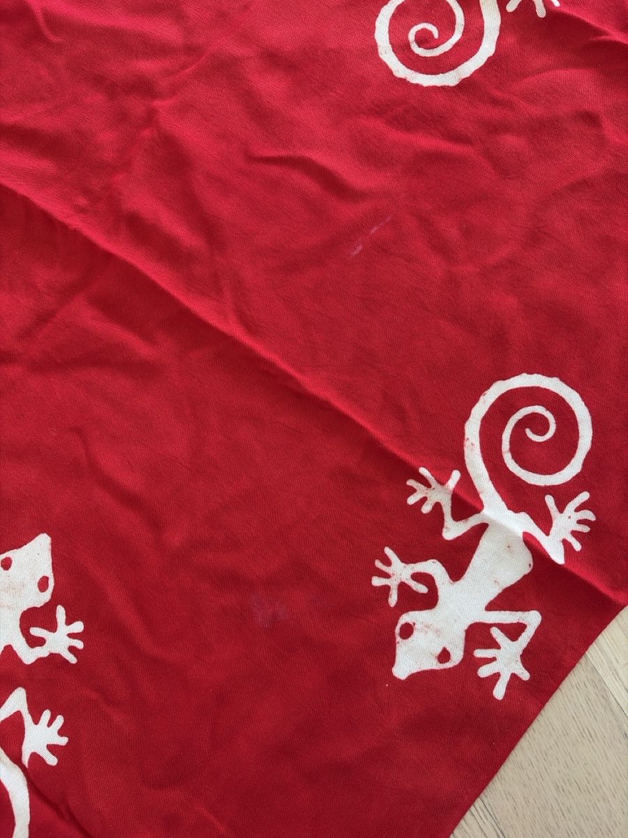 Foulards & écharpes: Roter Sarong mit Gecko Muster, 100% Rayon – D'occasion à Au ZH par eac_gm25 2