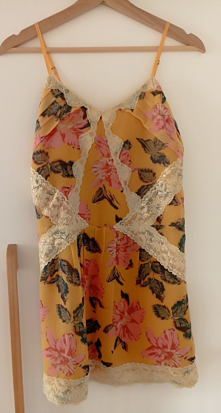 Top: Top mit Blumen XS Kimchi Blue – Usato da Zürich venduto da Fdoamaral