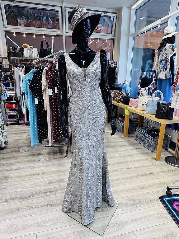 Vestiti: Elegantes Abendkleid – Usato da Fislisbach venduto da ant_sws8