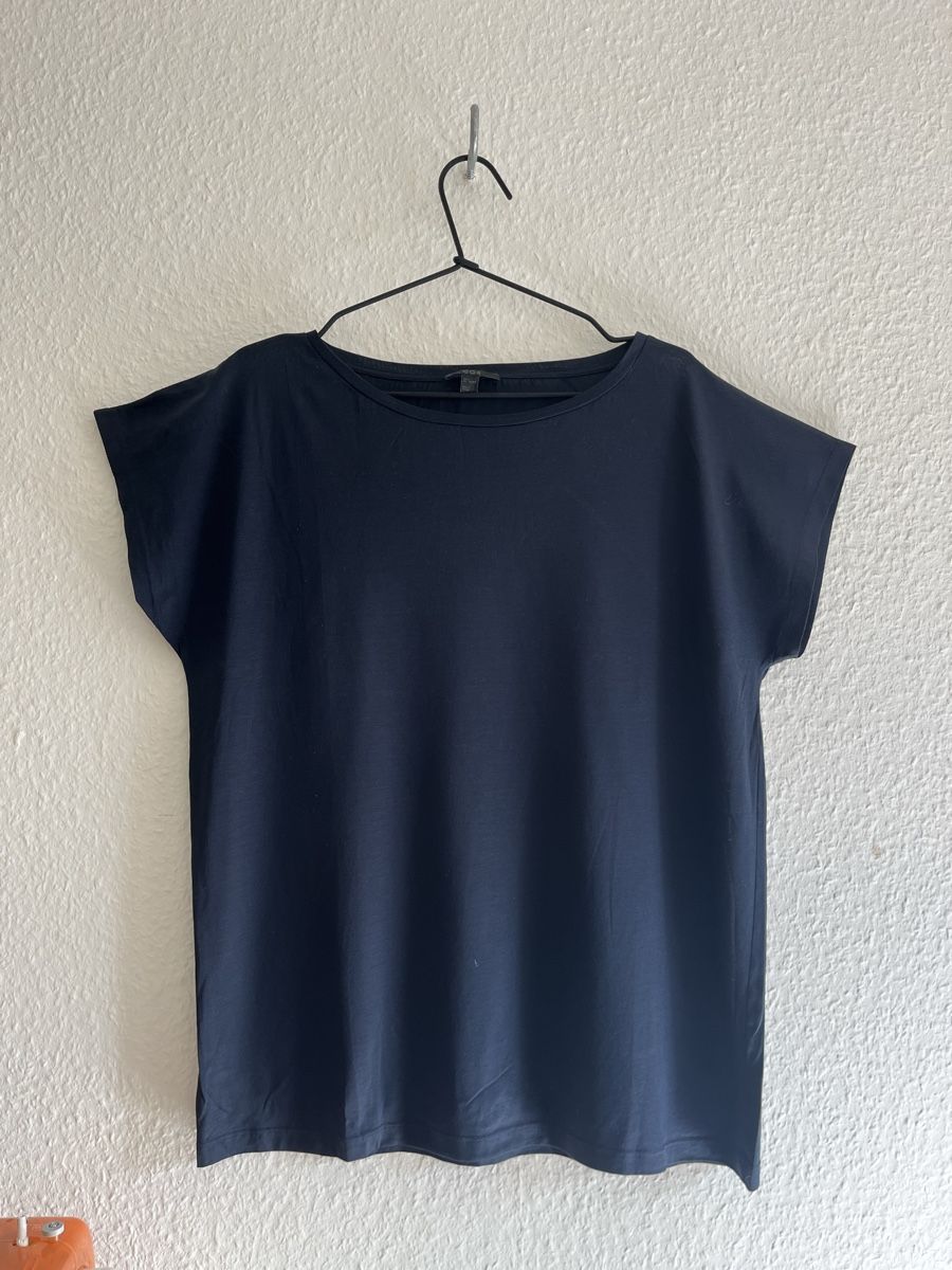T-shirt: COS t-shirt fluide – Usato da La Chaux-de-Fonds venduto da vert_j