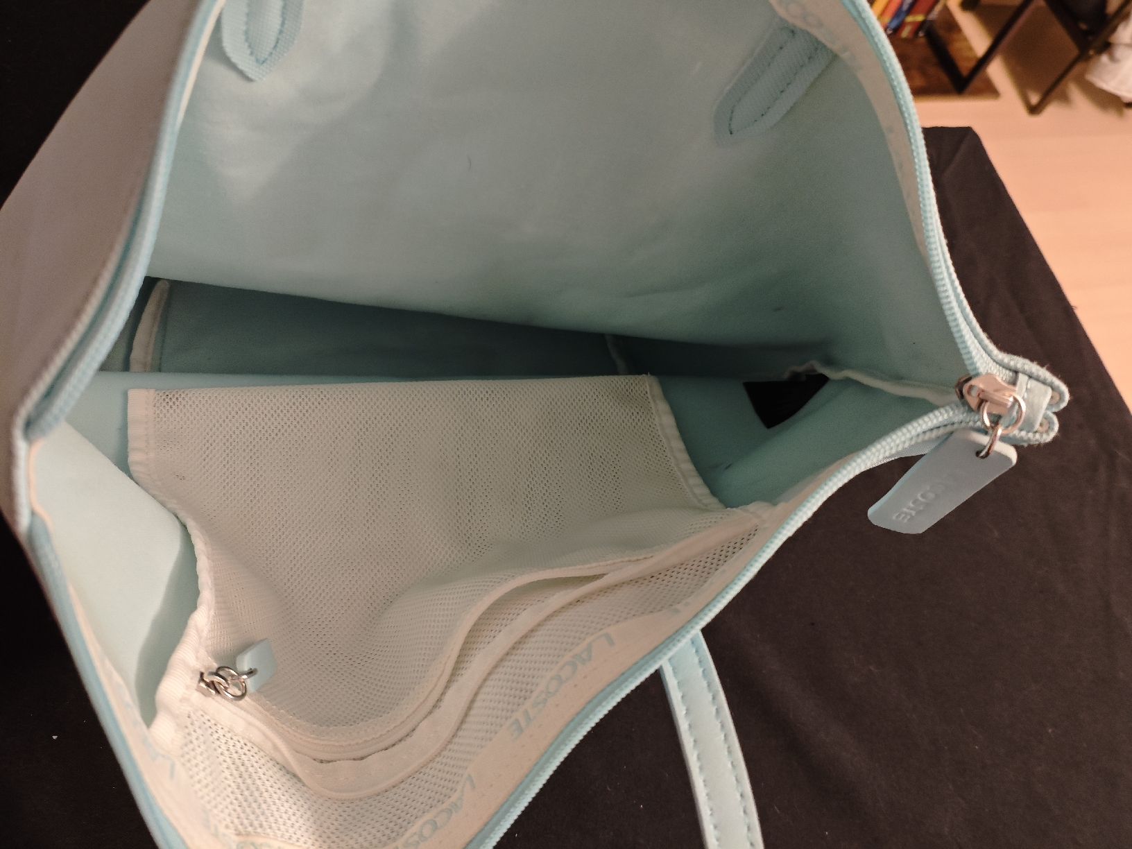 Lacoste Borse: Sac/cabas Lacoste bleu pâle – Usato da Sonceboz-Sombeval venduto da mil_8vr2 1