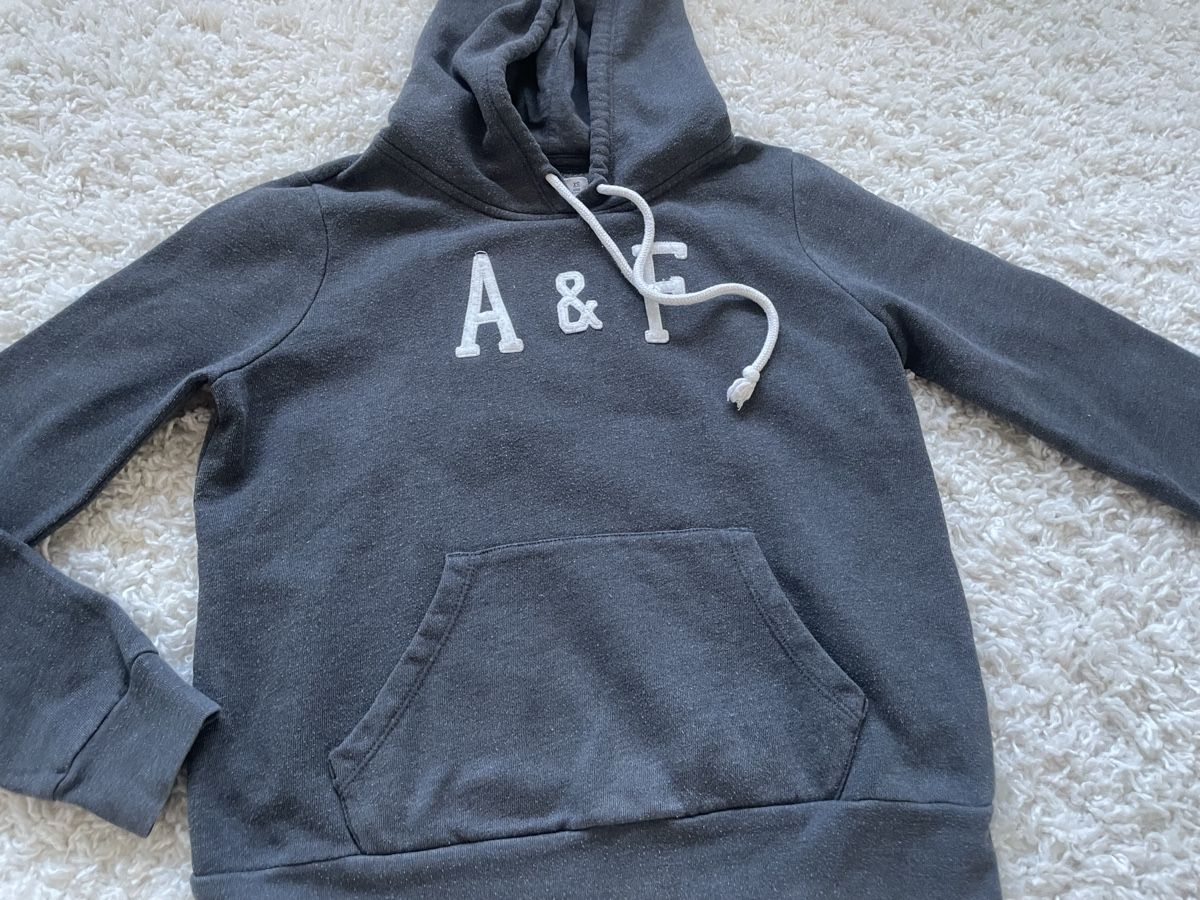 Abercrombie Maglioni & Felpe: Sweat à capuche Abercrombie & Fitch gris taille XS – Usato da Versoix venduto da Pti-pois 2