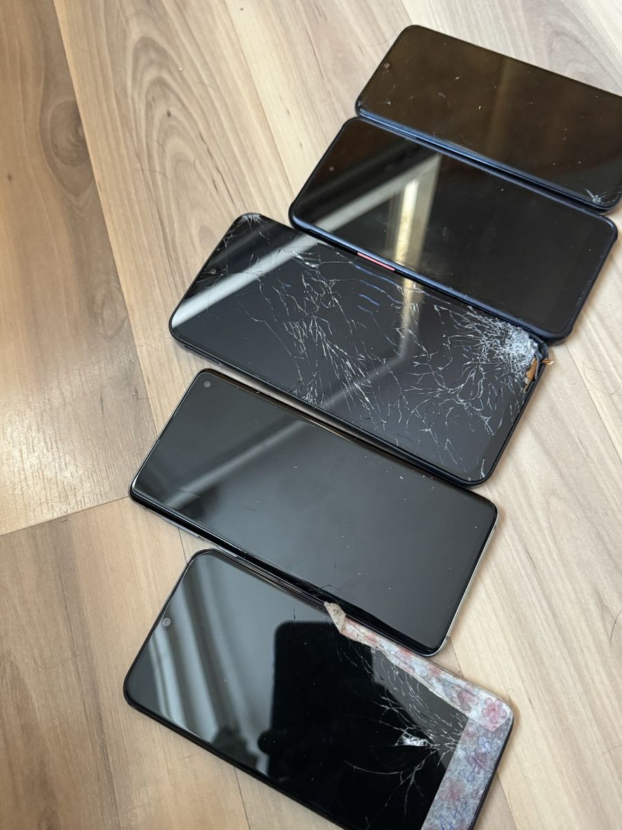 Portables: Lot de téléphone portable  – Défectueux à Biel/Bienne par Baol1 1