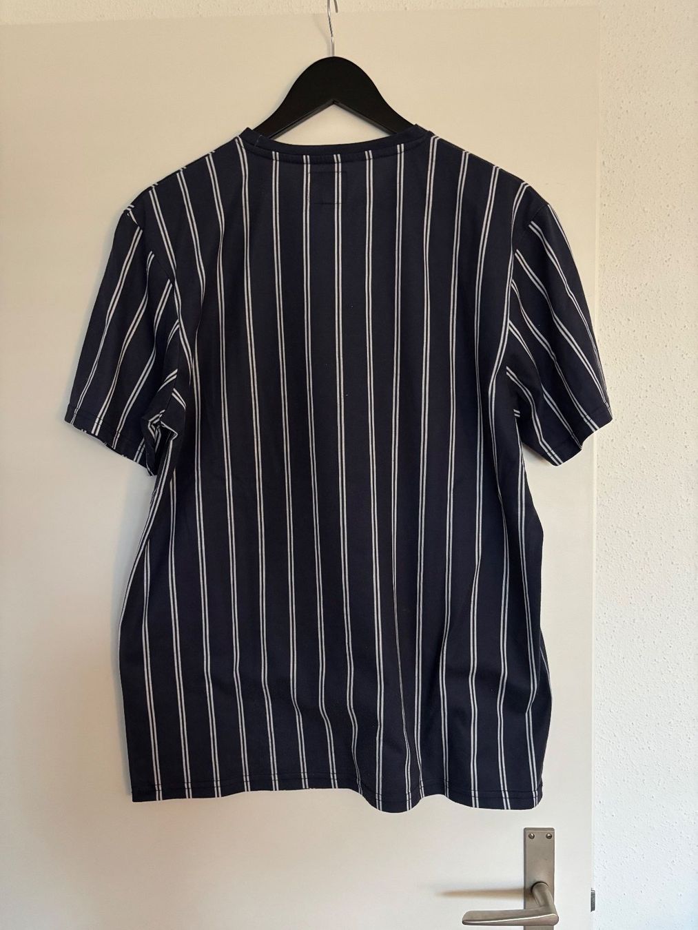 T-shirt: T-shirt Redefined Rebel – Usato da Nidau venduto da fra27 1