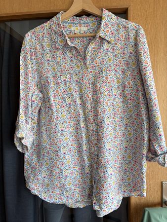 2 Boden Linen Blusen 