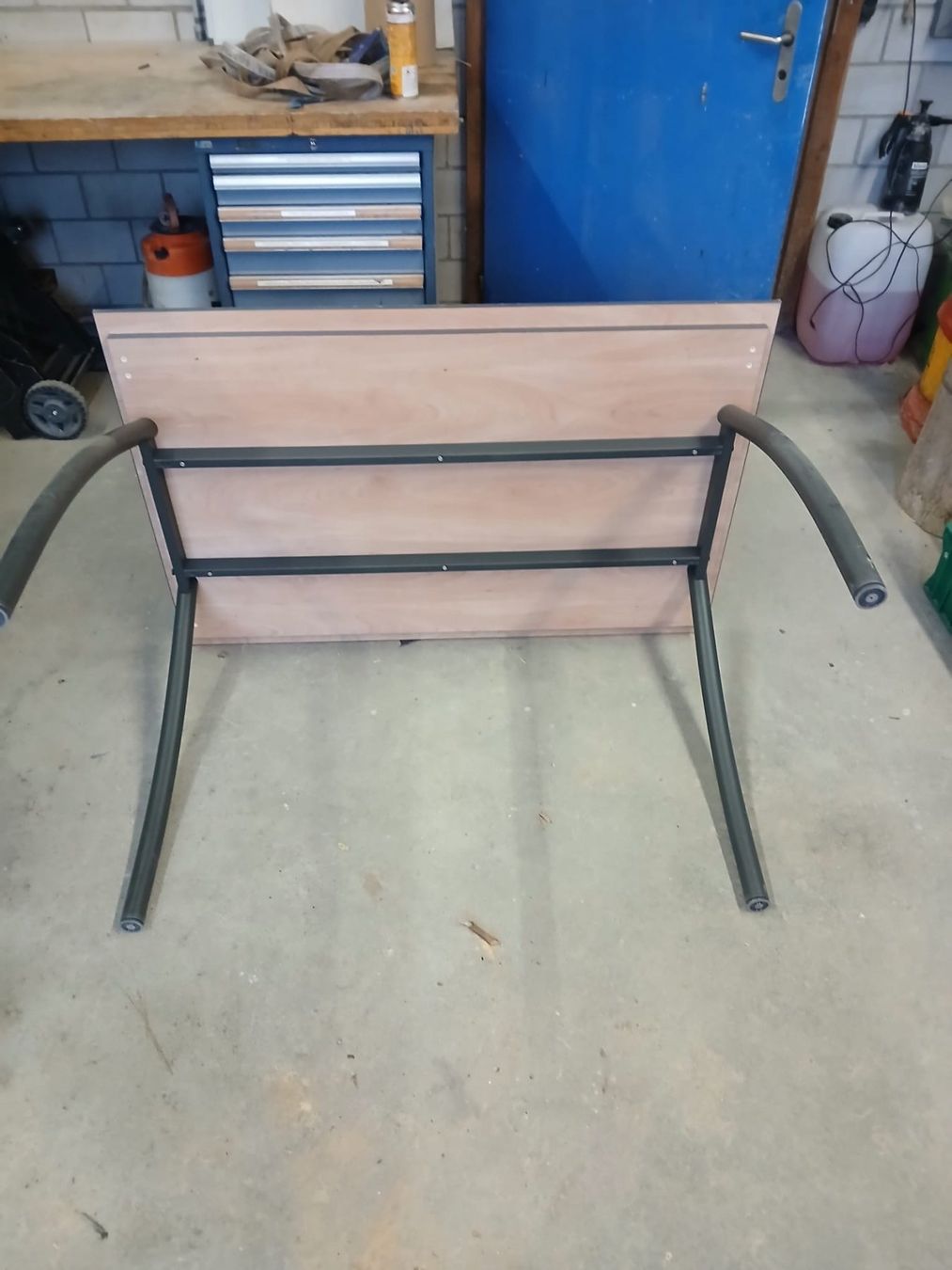 Scrivanie: Bürotisch Holz 1.20m x 0.80m – Usato da luterbach venduto da boxster4 1