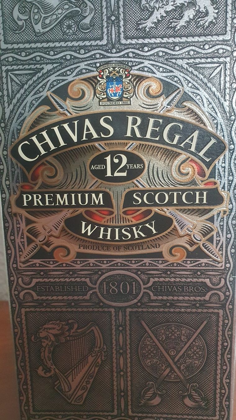 Chivas Regal Bevande alcoliche: Chivas Regal Premium Scotch Whisky – Nuovo e nell'imballaggio originale da Küssnacht am Rigi venduto da Tgoessi 1