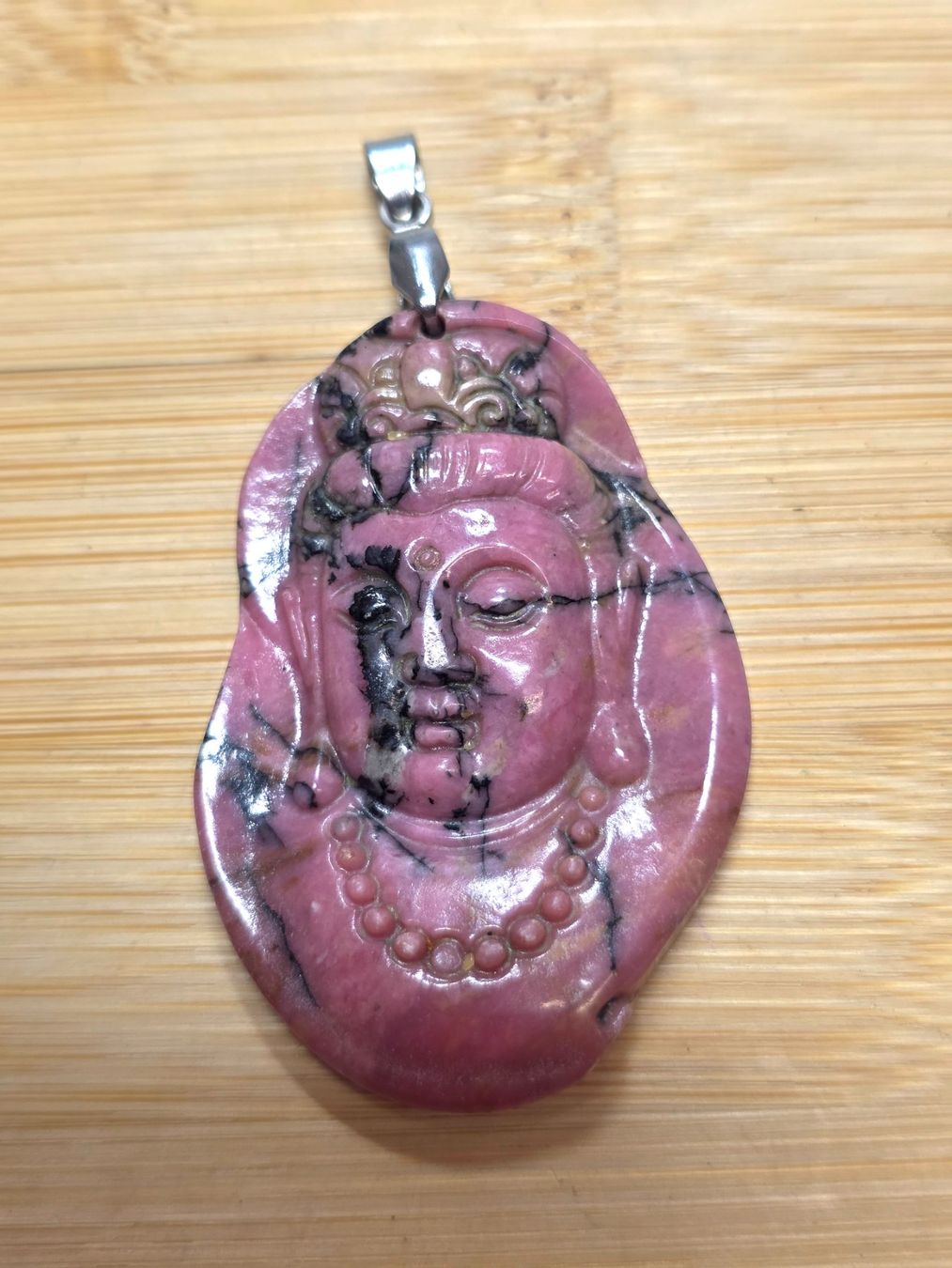 Minerali & Pietre curative: Rhodonit Guan Yin Anhänger – Nuovo e nell'imballaggio originale da Matzingen venduto da Shay_Crystalz