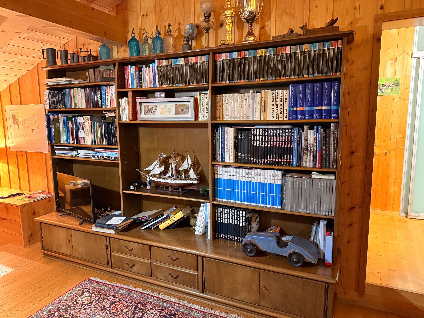 Scaffali: Wohnwand / Büchergestell Alt – Usato da Thun venduto da S.Nyff