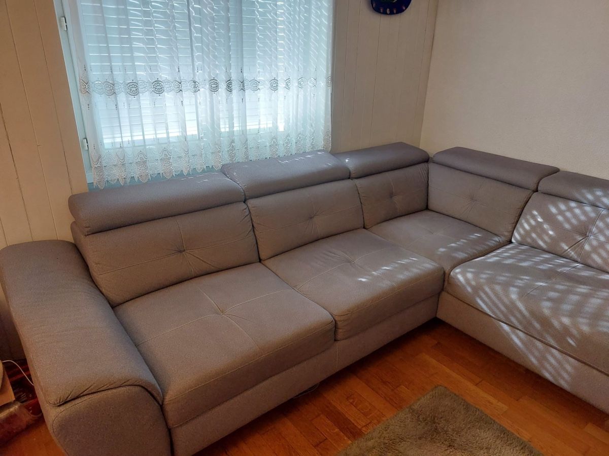 Divani: Ecksofa mit Schlaffunktion und Stauraum – Usato da Gränichen venduto da toyotafreak82