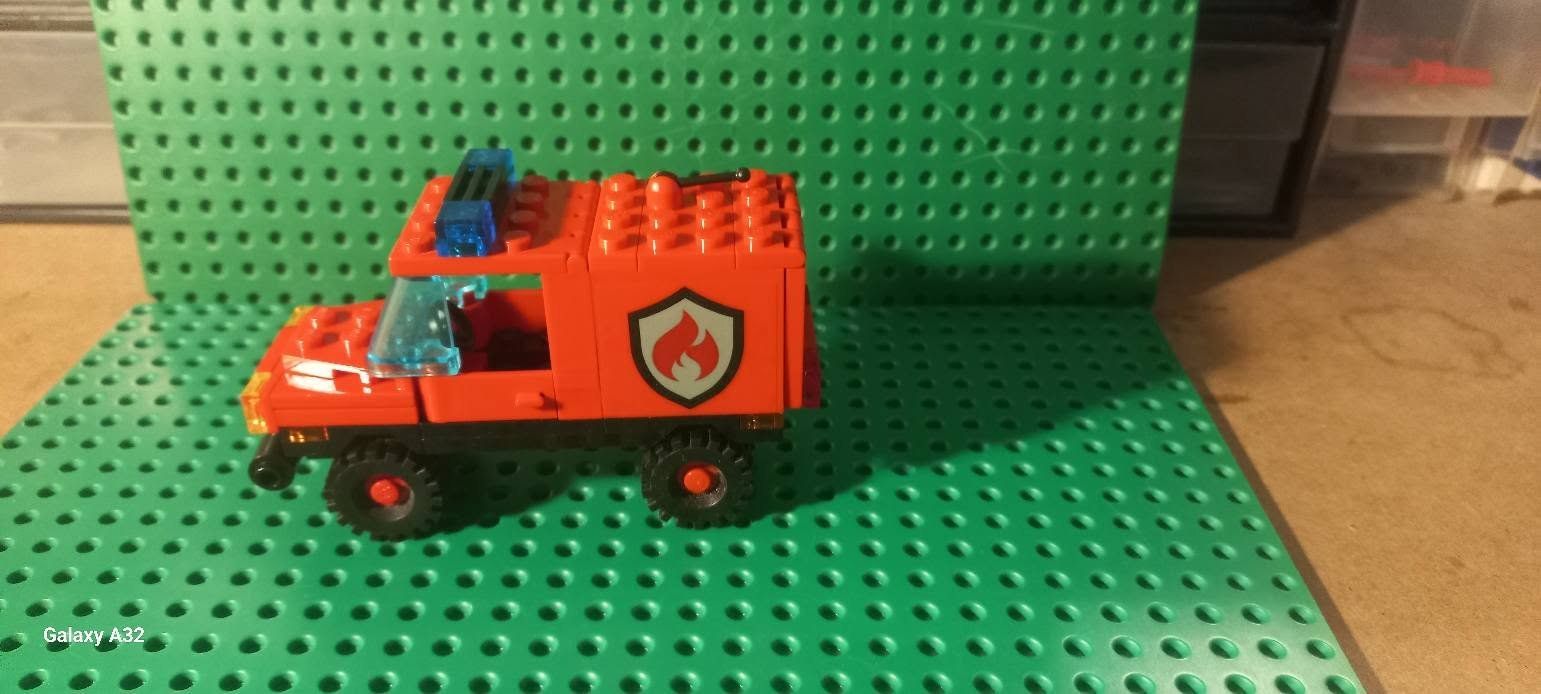 Lego Jouets: La jeep de pompier Lego – D'occasion à La tour de treme par Legocreation82 2