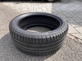 Neuwertige Sommerpneu Michelin 245/45 R 20 