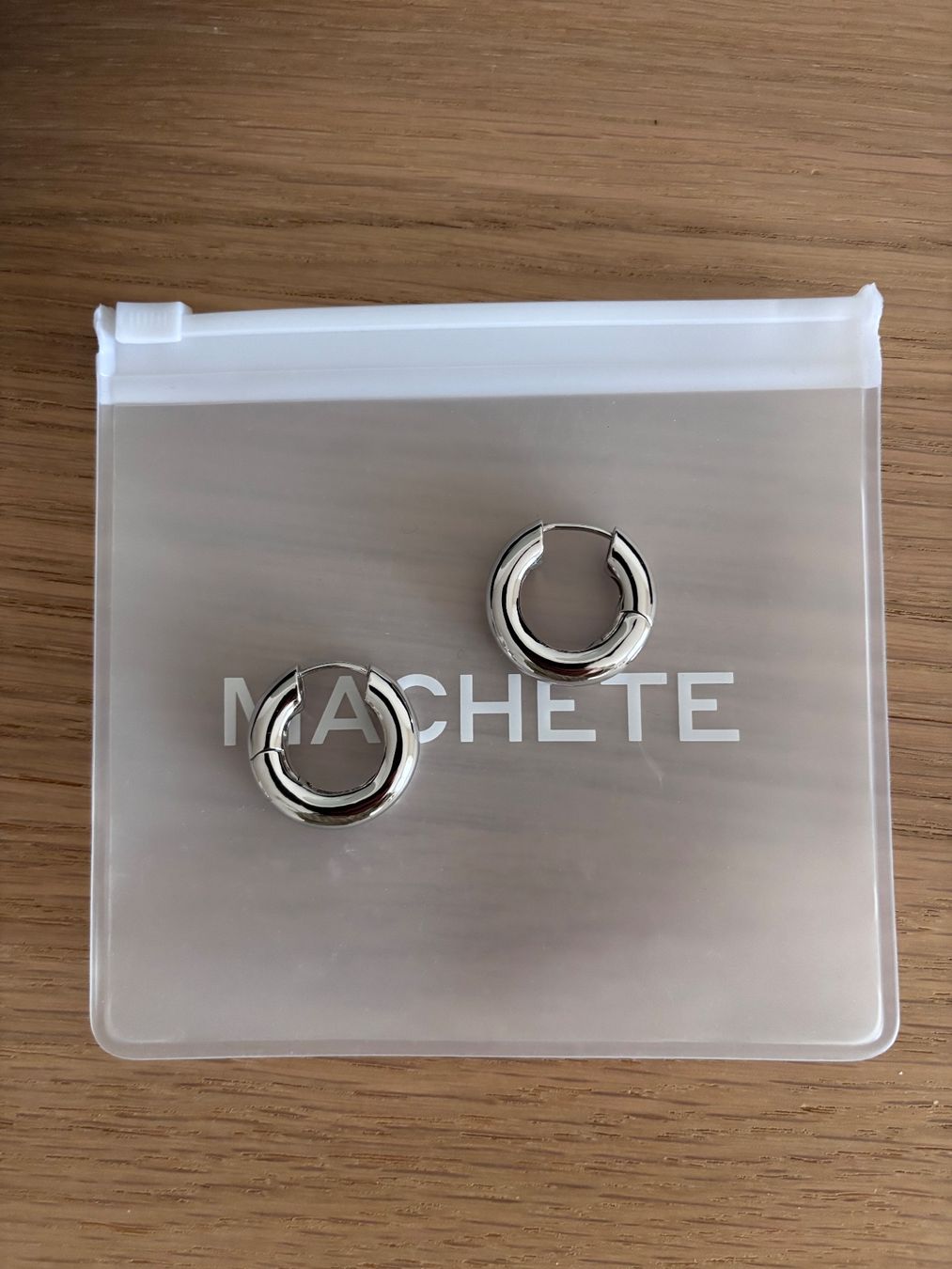 Orecchini pendenti & Orecchini a lobo: Chunky Hoops von Machete – Nuovo (secondo la descrizione) da Niederwangen BE venduto da ila_2gy6