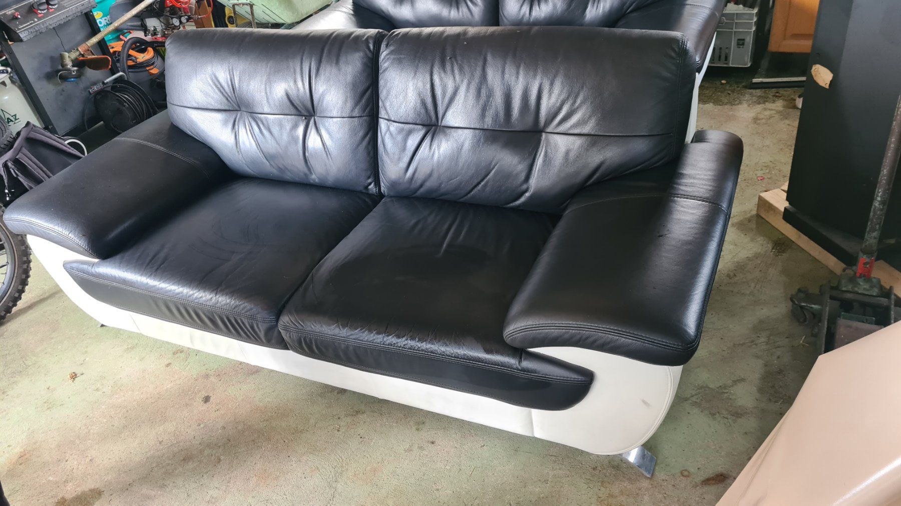 Divani: 2 Ledersofas schwarz/weiss - einmaliges Design – Usato da Schmidrüti venduto da Spashy 1
