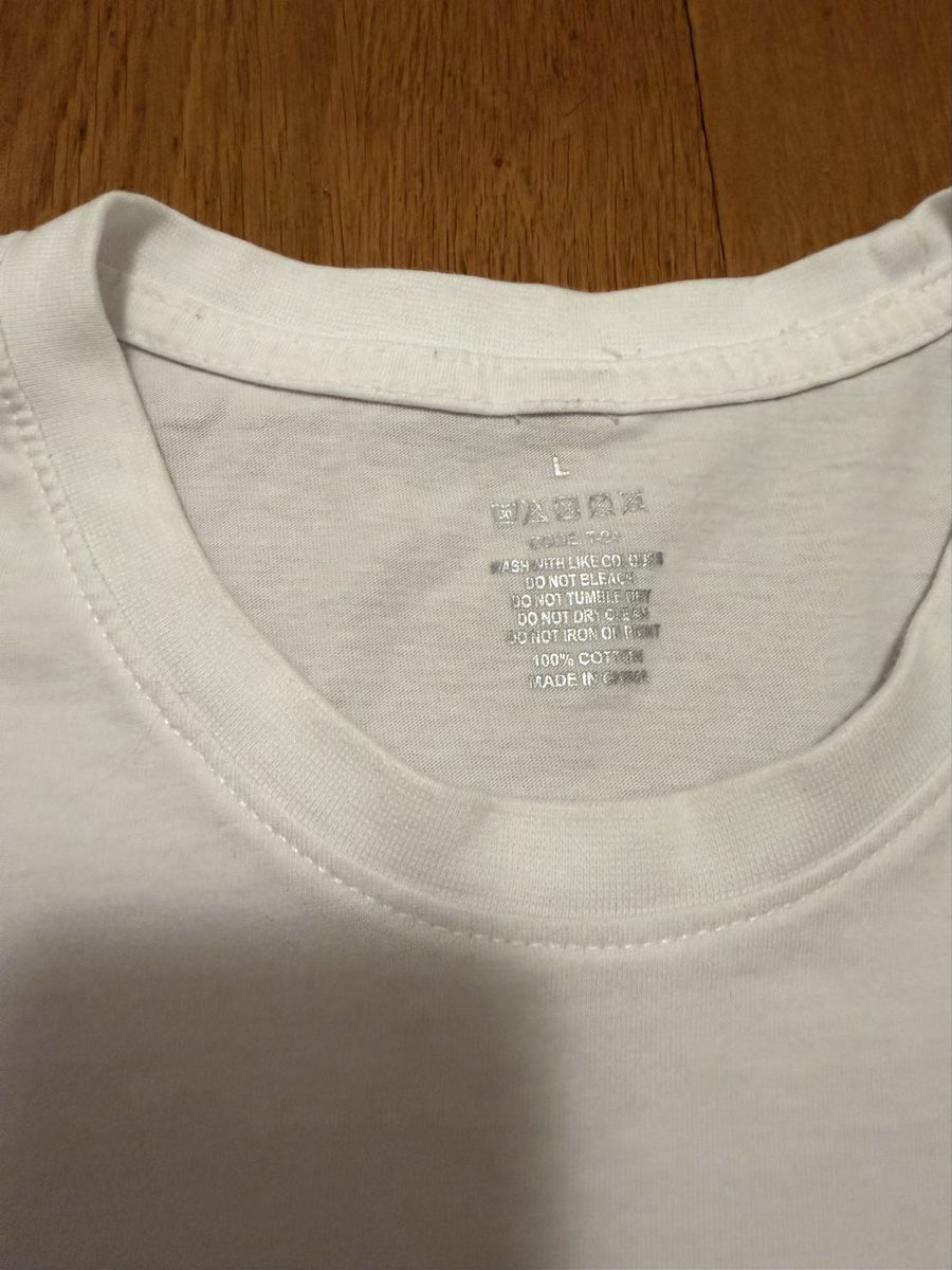 T-shirt: weisses Basic Tshirt in Grösse L.  Neuwertig. Nie getragen.  – Nuovo (secondo la descrizione) da Adliswil venduto da StephanieAnnina 2