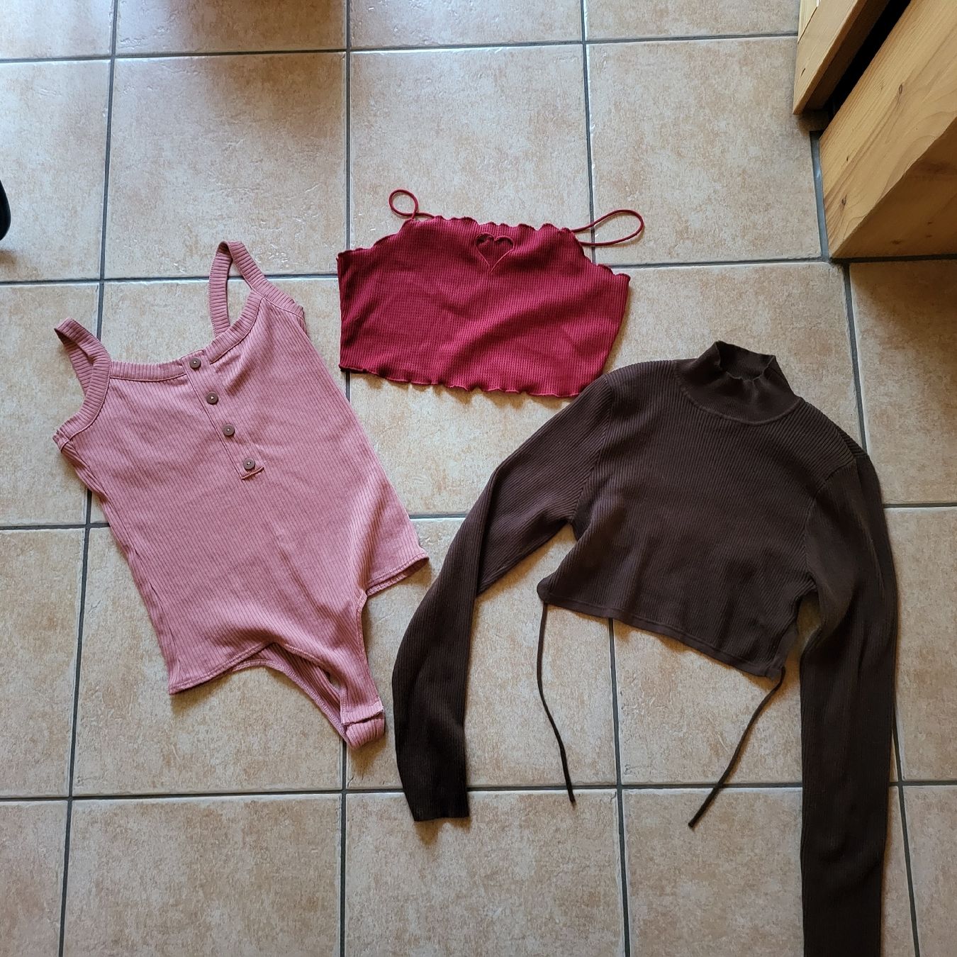 Tops: 3 hauts taille L – D'occasion à Sion par Oonathoo