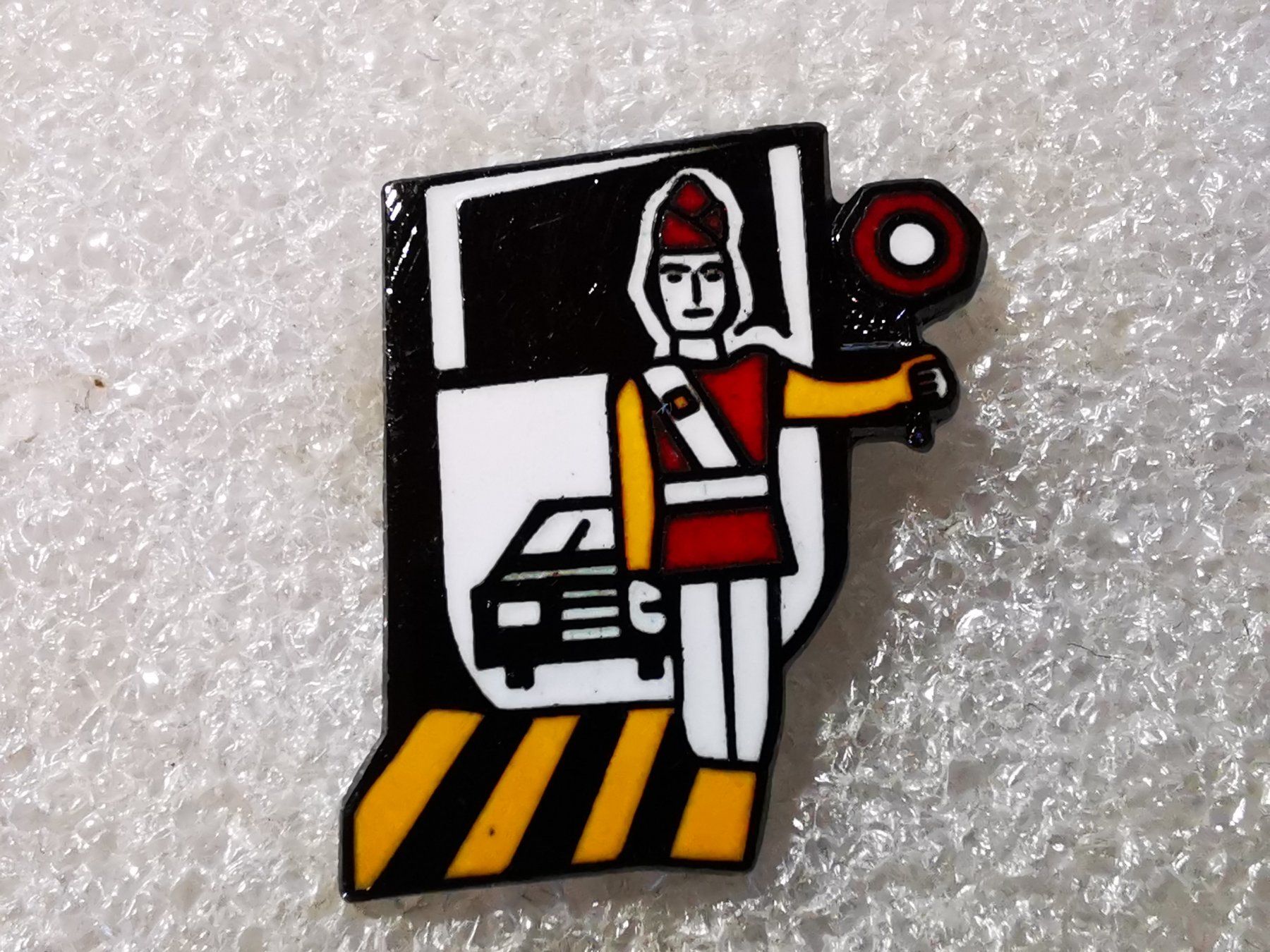 Placchette & Badge: Ansteckpin 24: Strassenregelung – Usato da Oppligen venduto da Pin-Fall-Shop