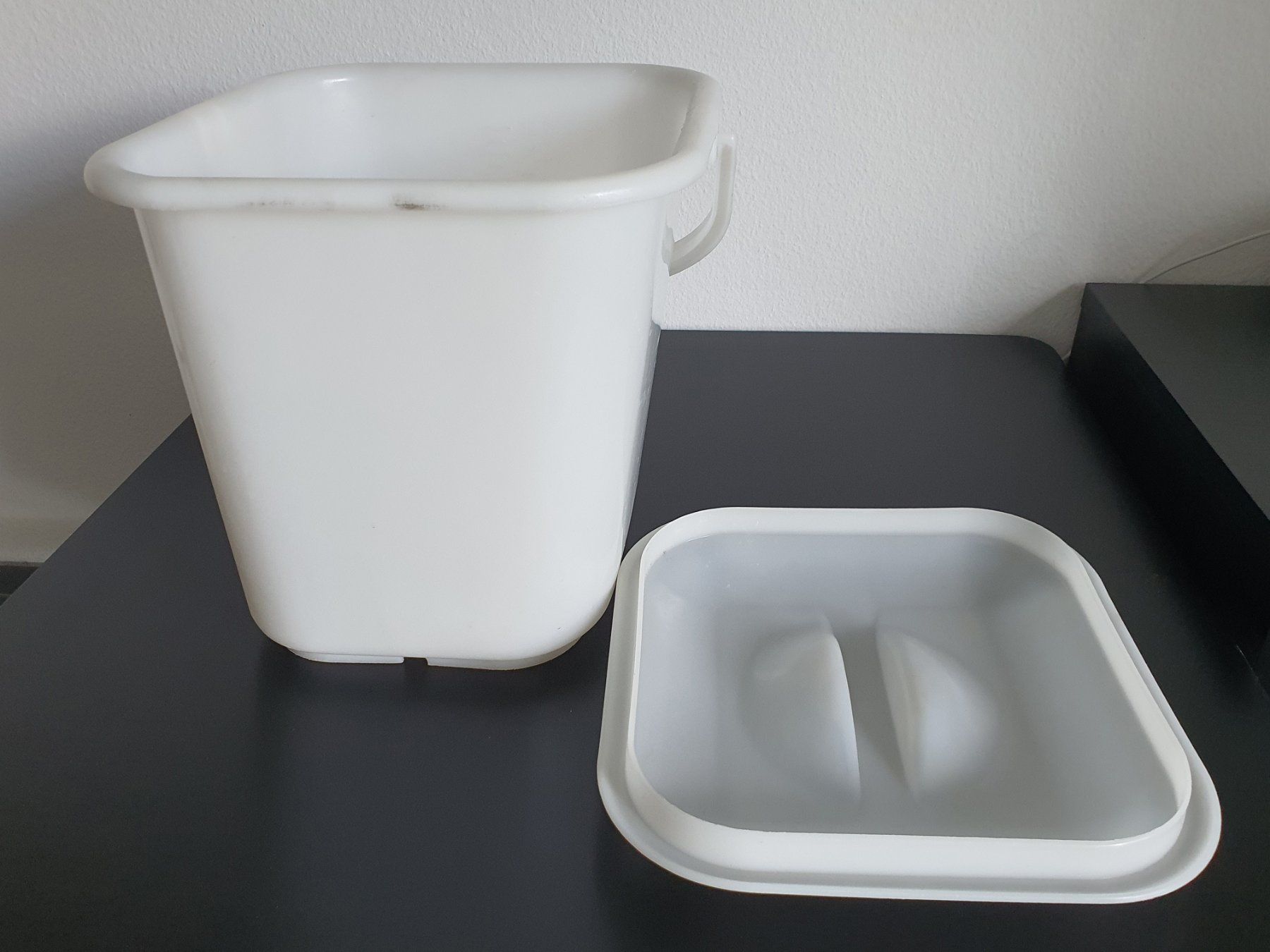 Altro per la casa: Eimer mit Deckel Allzweck, 12 Liter – Usato da Winterthur venduto da Nooitgedagt 2