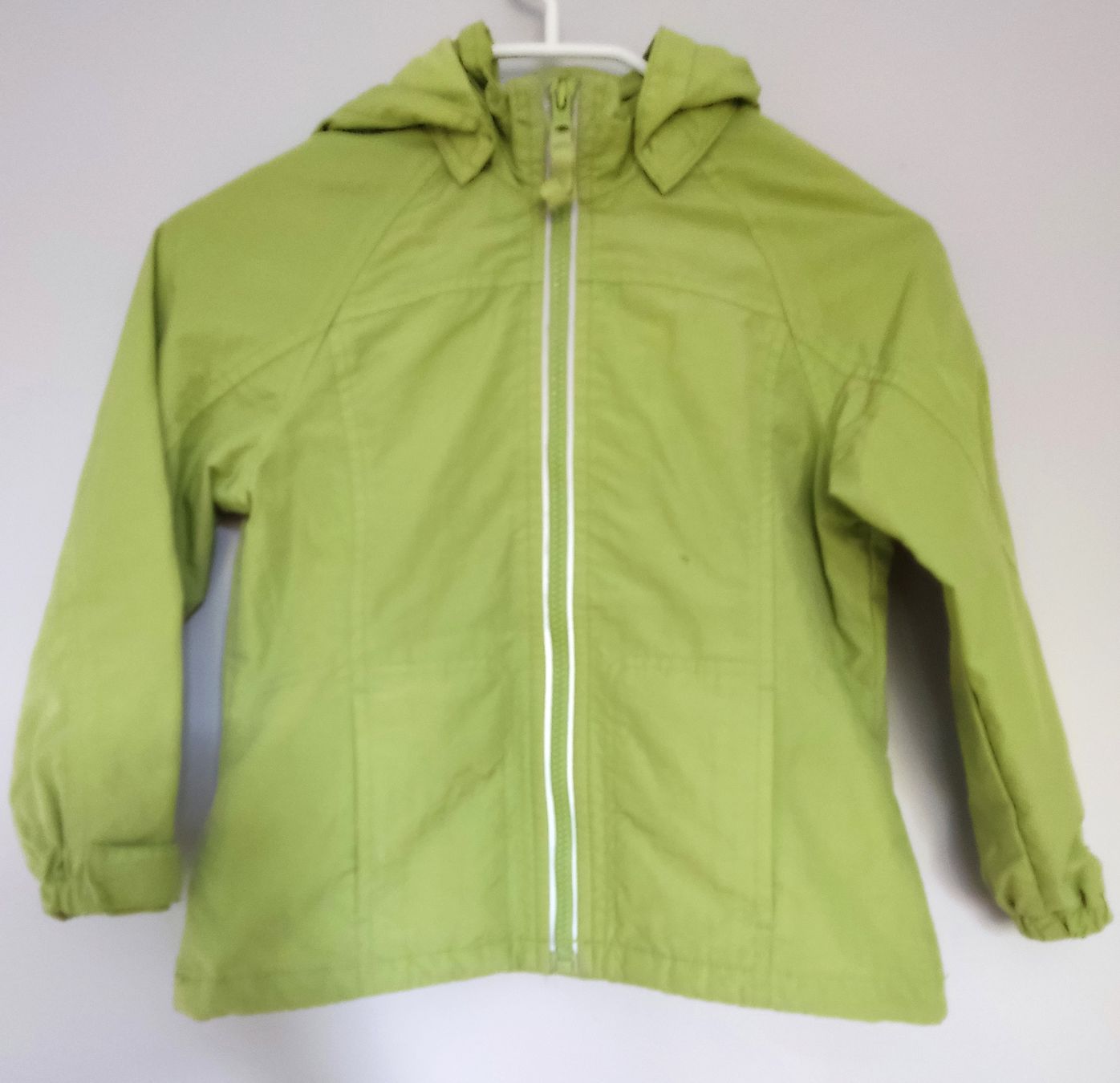 H&M Giacche & Cappotti: H&M Regenjacke Gr. 116 – Usato da Biel/Bienne venduto da AnikaNah