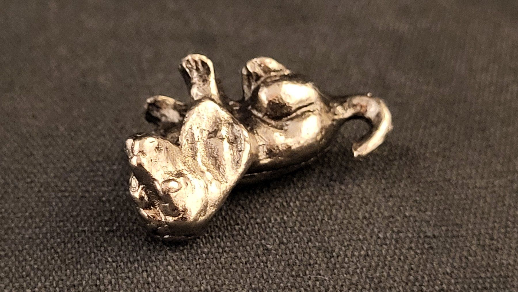 Figuren: Kleiner Metall-Dackel "VI" – Gebraucht aus Basel von spinne02 4