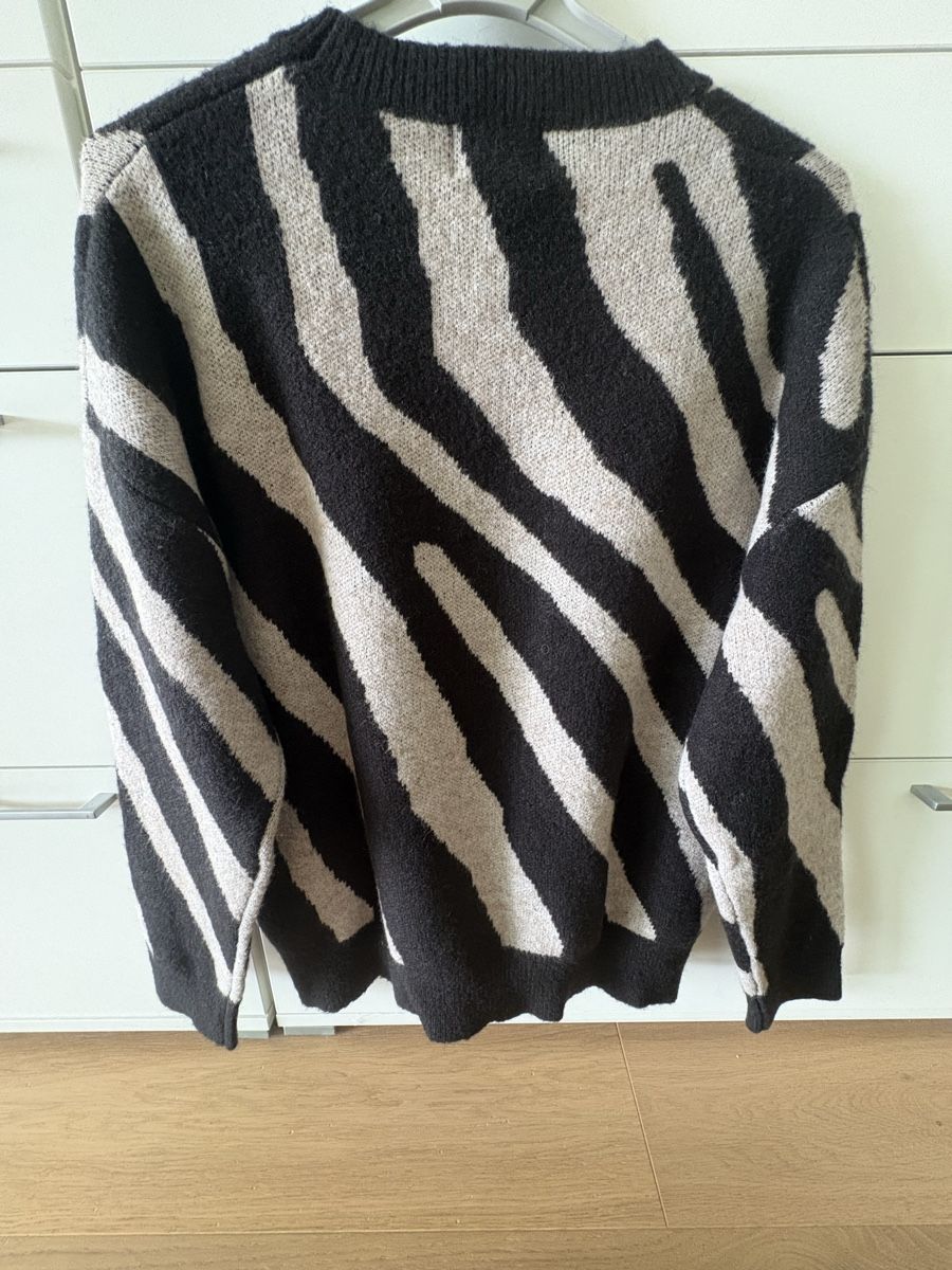 Pulls & Sweat-shirts: Other Pullover Zebra Print Black/Beige Size Small – D'occasion à Obbürgen par cla_x9h6 1