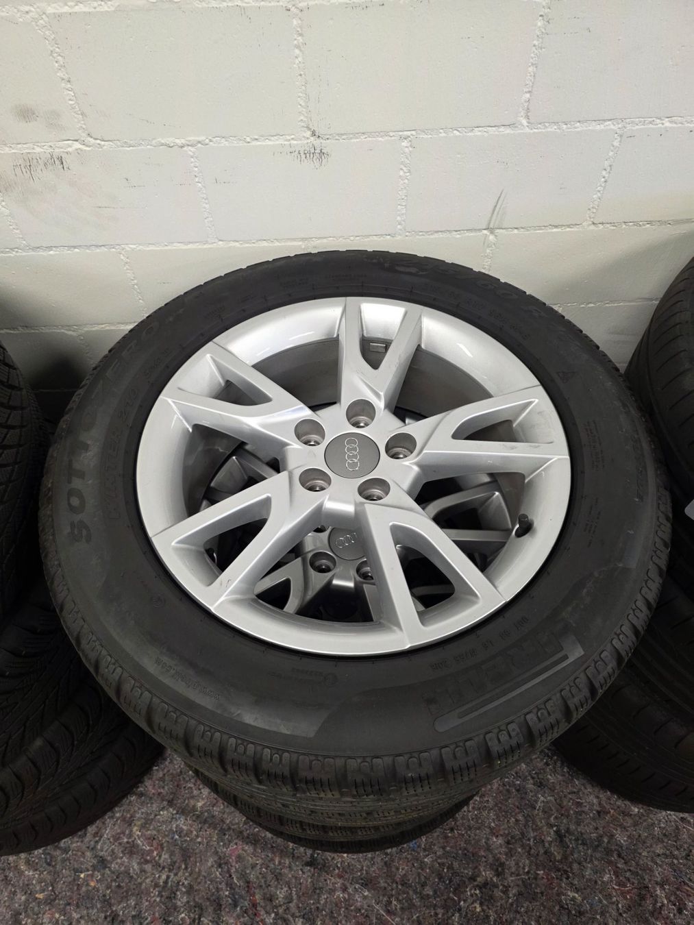 Audi Pneumatici & Ruote complete: Audi Q3 Winterräder – Usato da Wetzikon ZH venduto da inf_vz8k