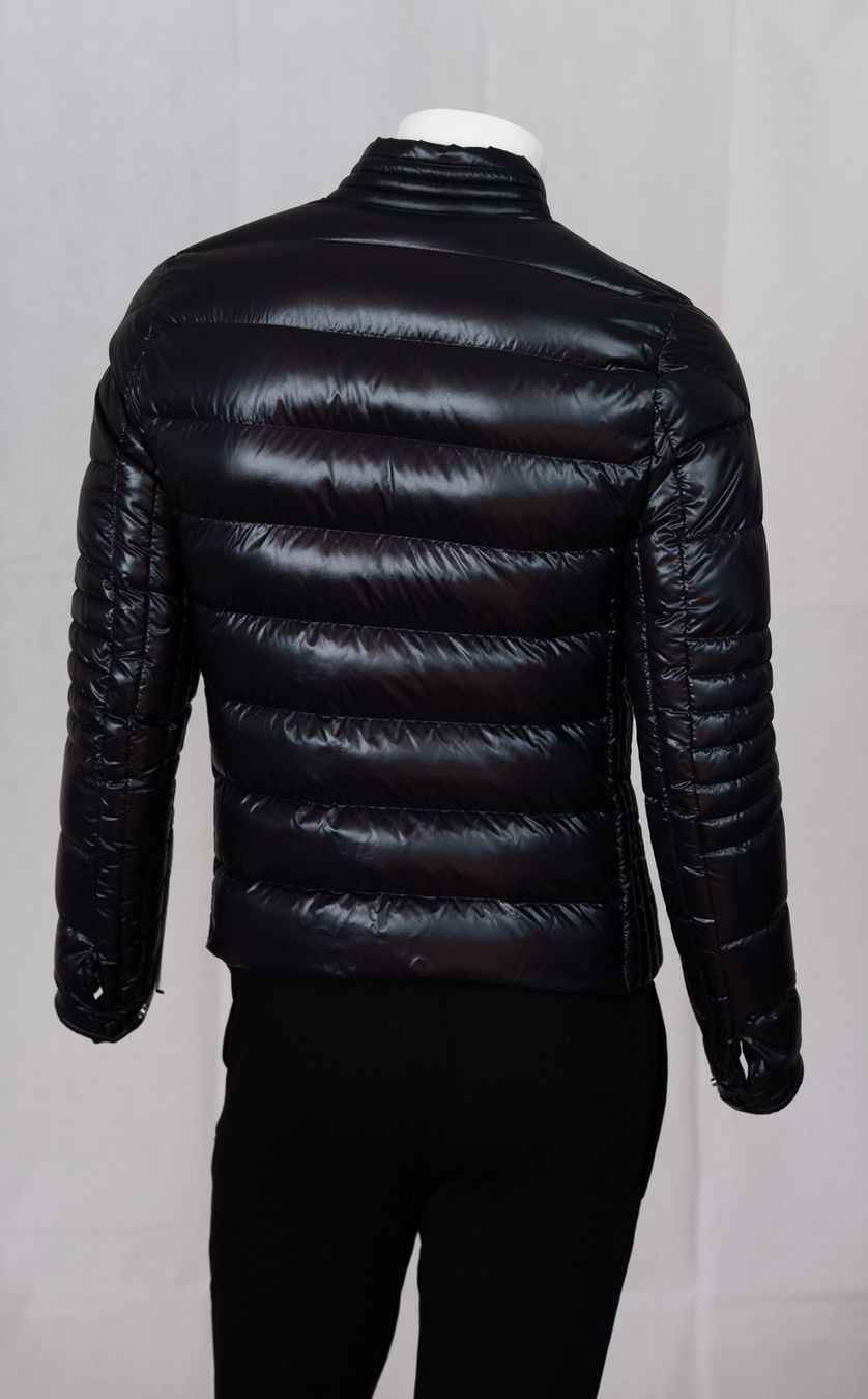 Moncler Giacche: Moncler Daunenjacke – Nuovo (secondo la descrizione) da Ennetbürgen venduto da jla_kh29 1
