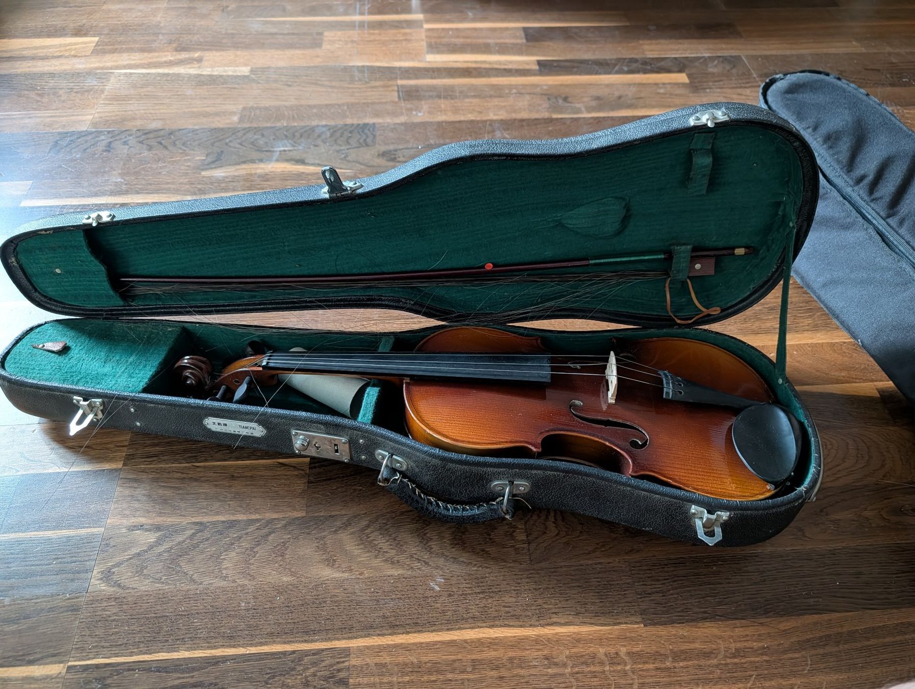 Strumenti musicali: Geige mit Koffer und Bogen – Usato da Zürich venduto da KalokaK.