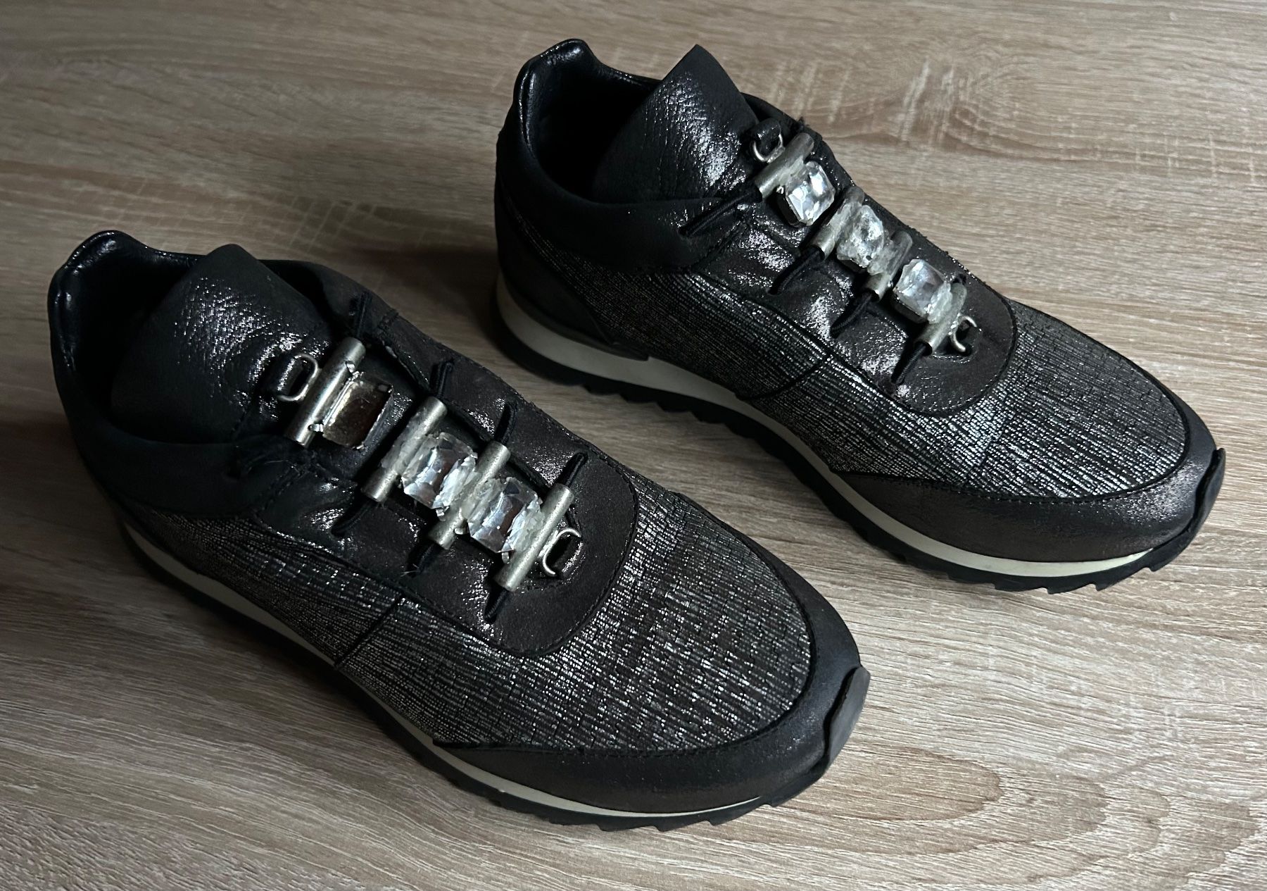 Scarpe da donna: Sneaker Gr. 36 – Usato da Wil SG venduto da Bitzitom