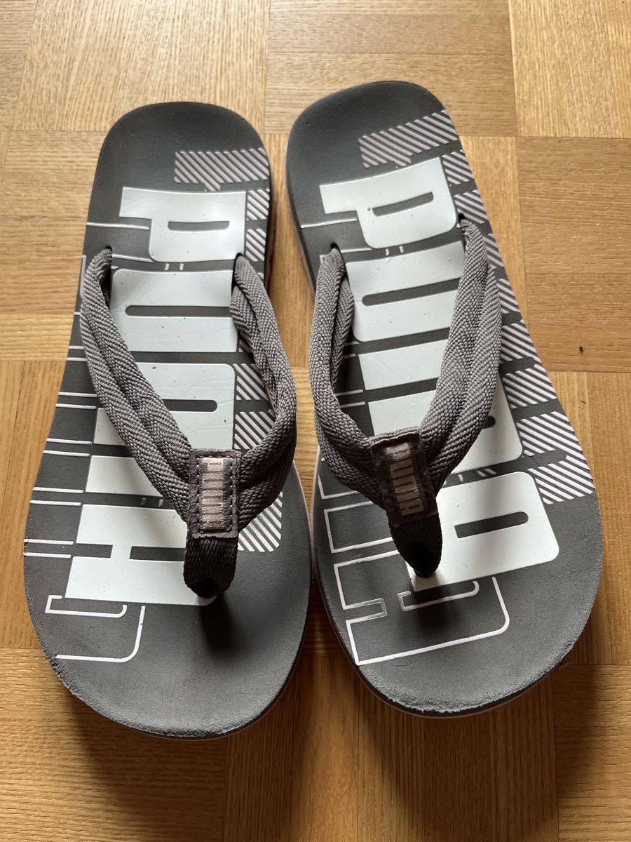 Puma Schuhe für Mädchen: Puma Flipflops ca. Grösse 36 – Gebraucht aus Unterlangenegg von Webvi