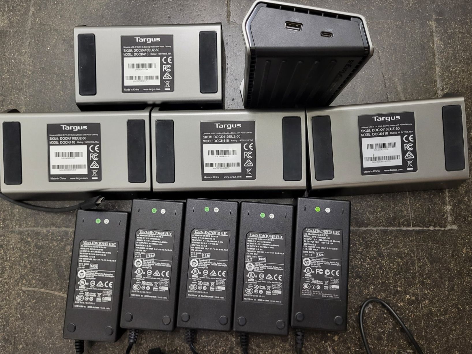 Targus Dockingstation: 5x Targus DOCK410 USB-C Dockingstation + 5 Netzteile – Gebraucht aus Basel von LabLoop_Supply