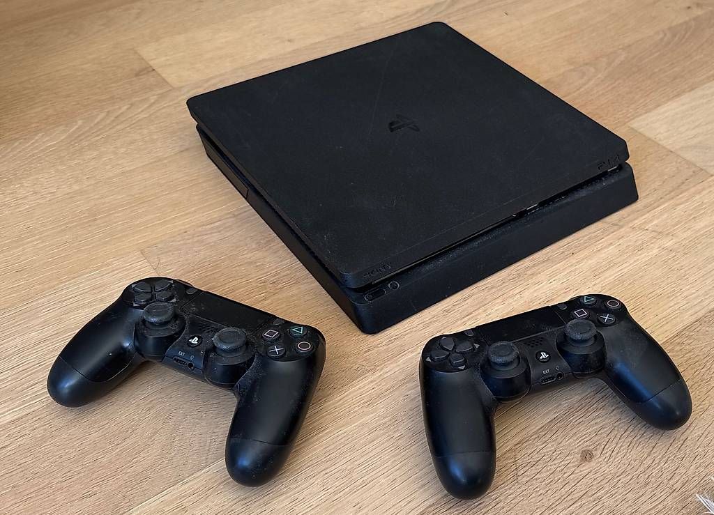 Console: Playstation 4 – Usato da Chur venduto da Manuel_Daisy